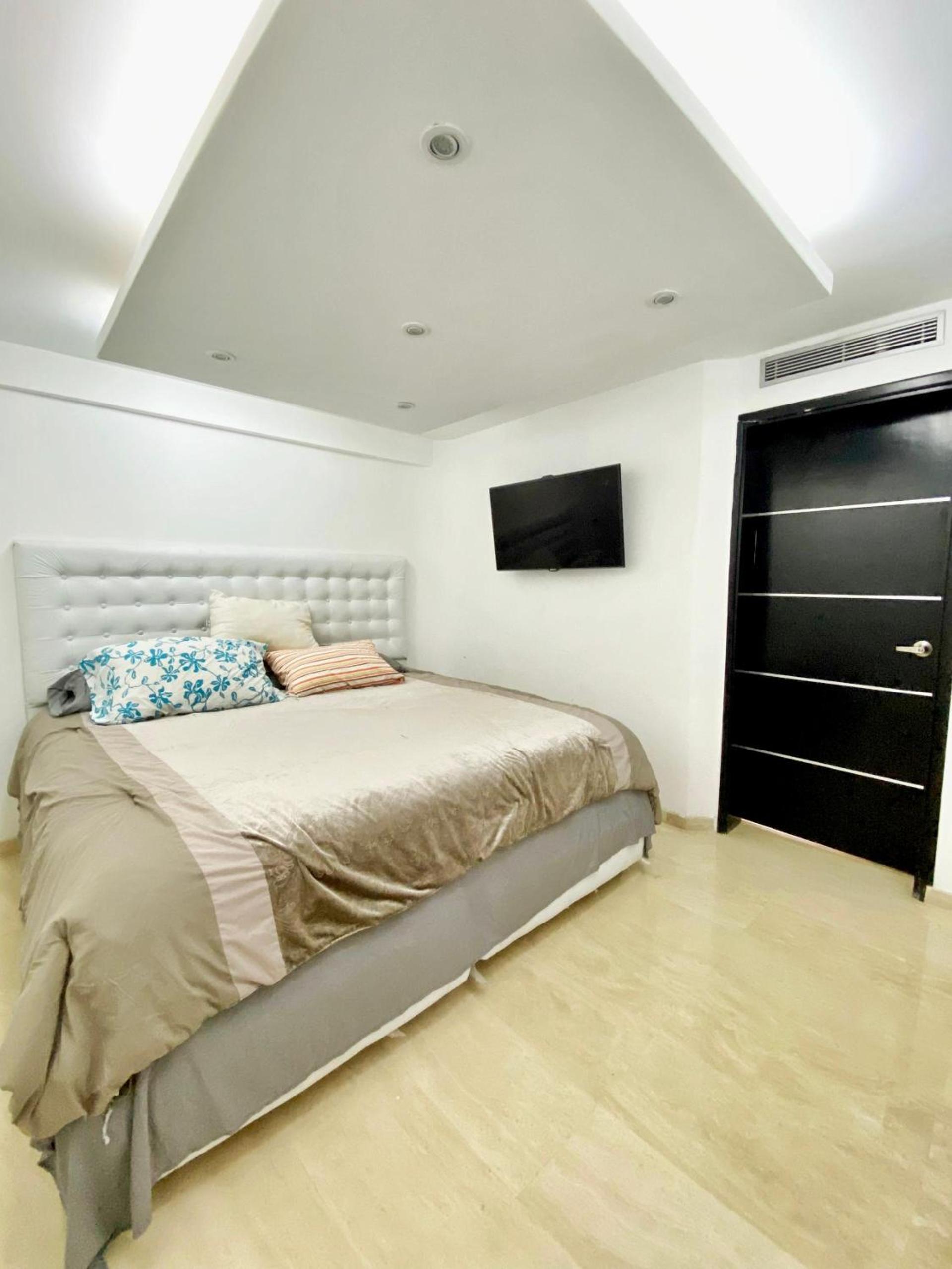 Hermosa lujosa y moderna casa boté de 4 habitaciones con piscina view 4