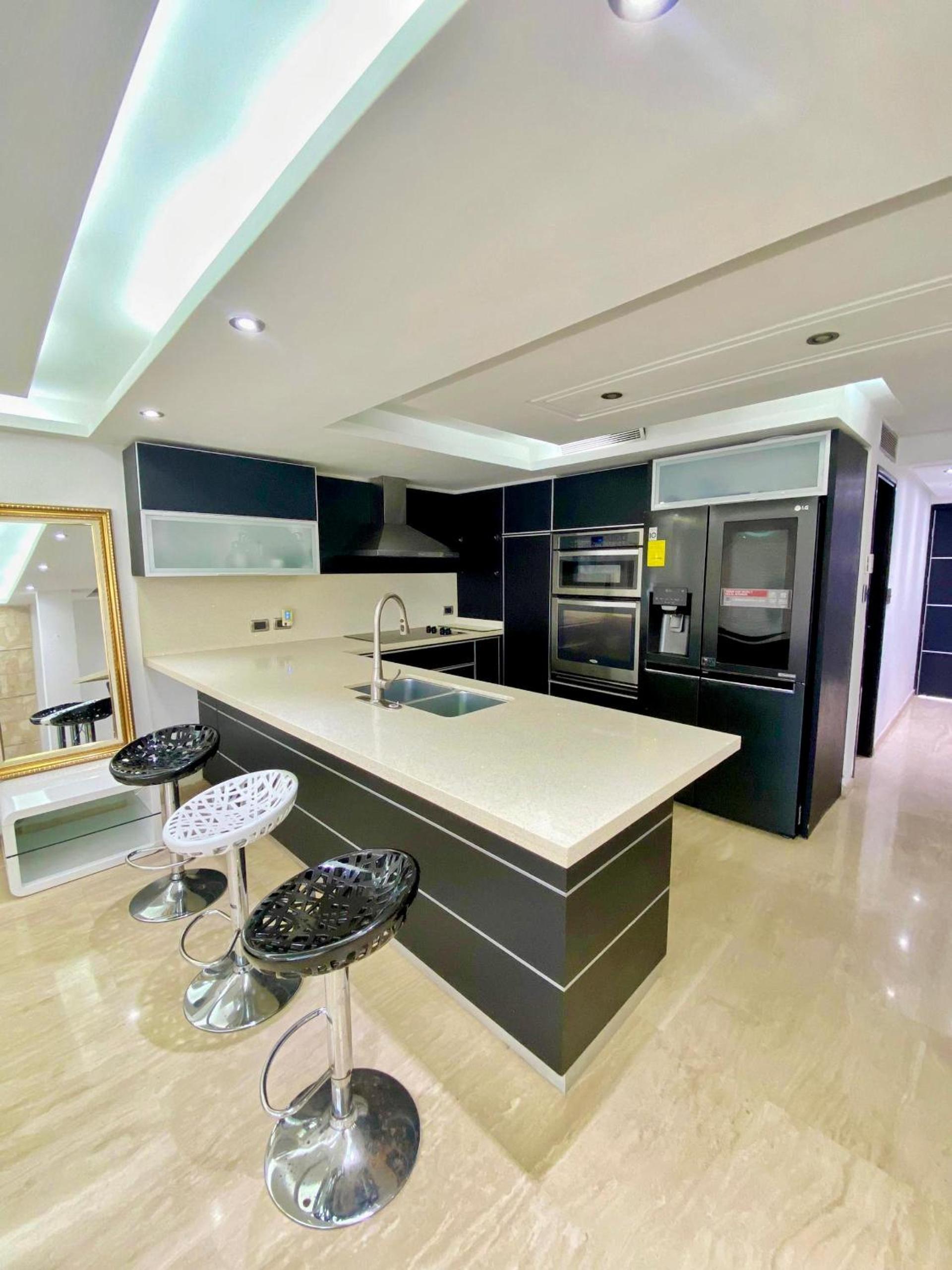 Hermosa lujosa y moderna casa boté de 4 habitaciones con piscina view 5