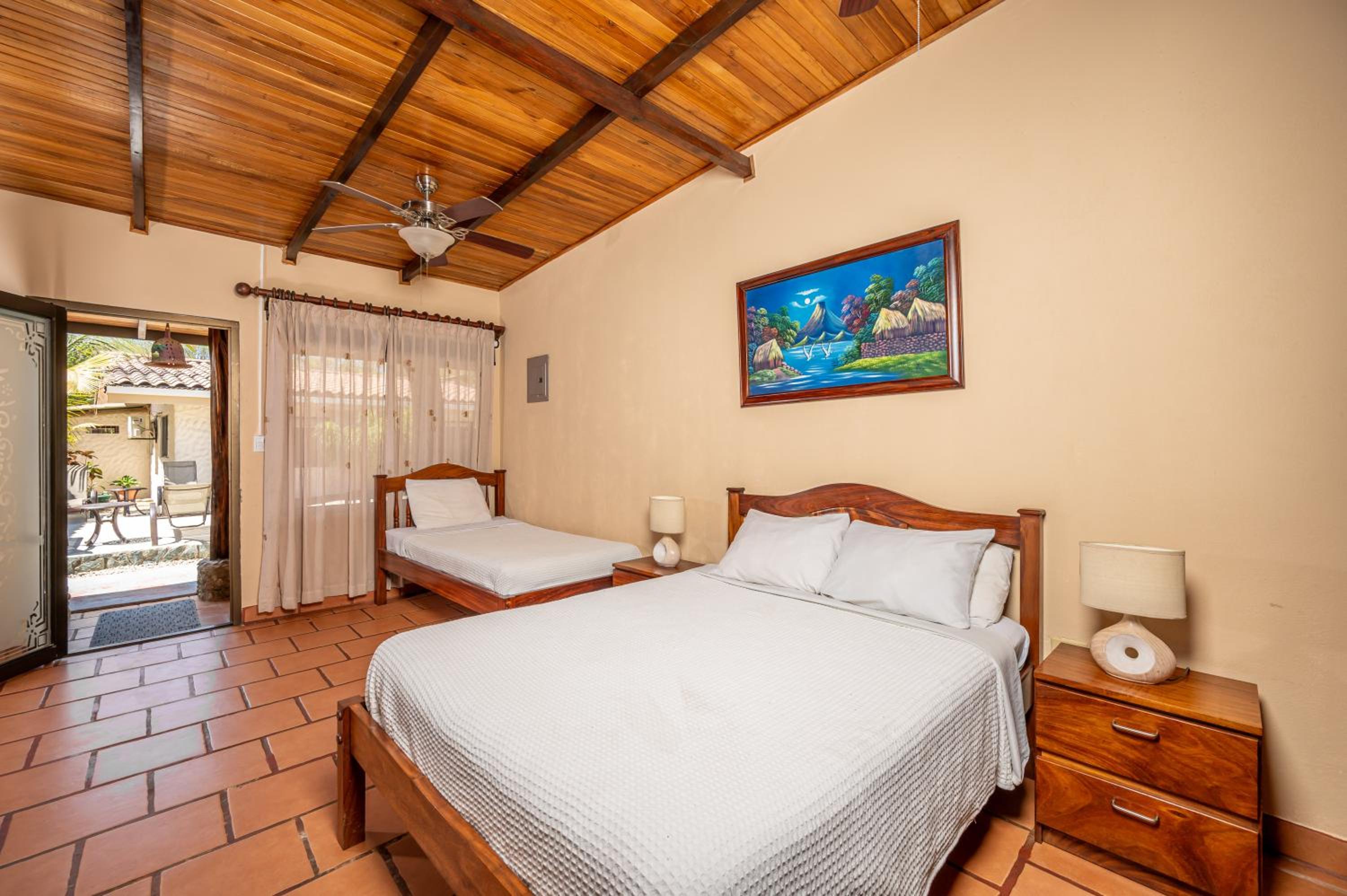 Beachside Studio Apartment with Pool and Free WiFi