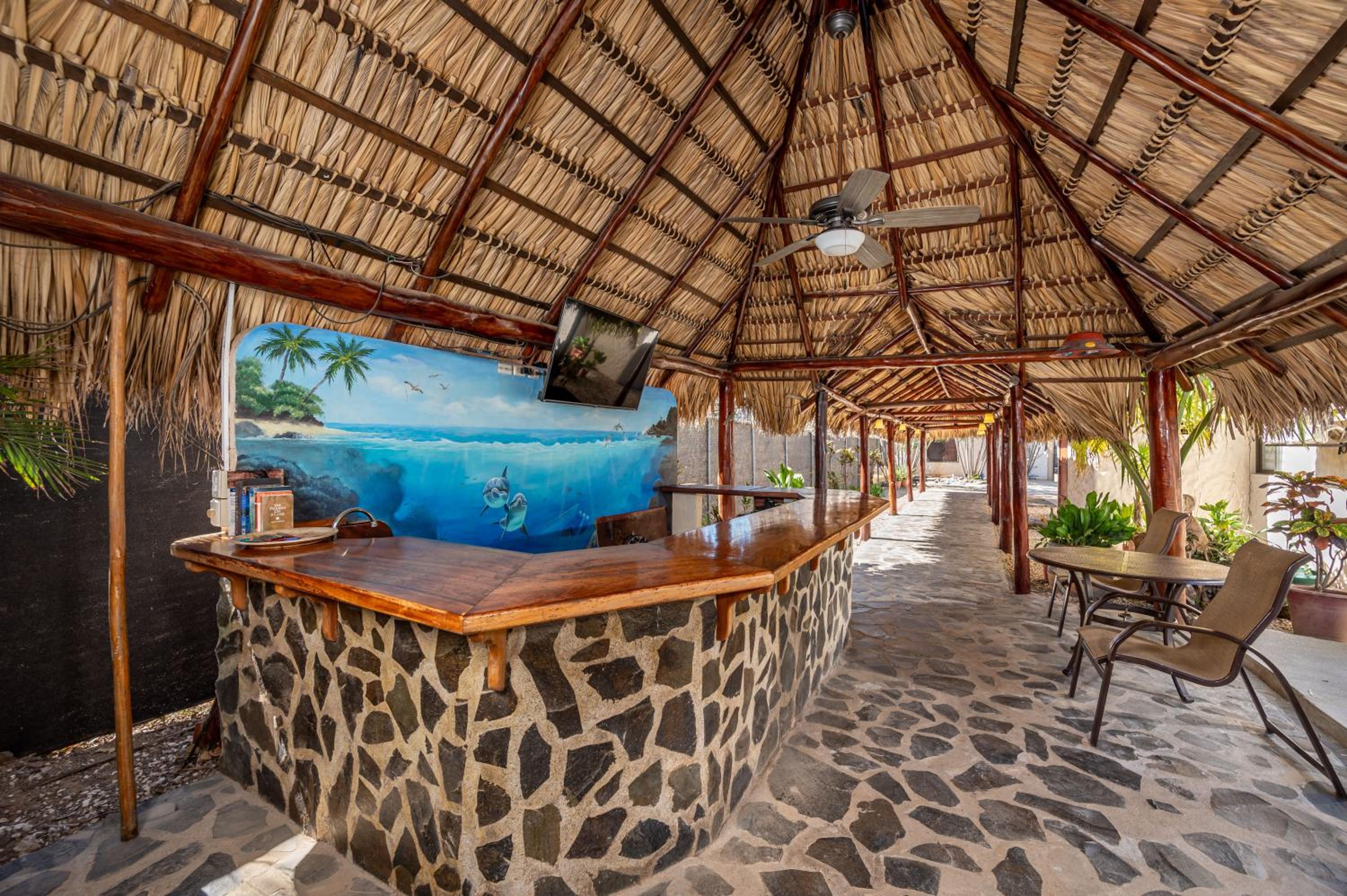 Beachside Studio Apartment with Pool and Free WiFi