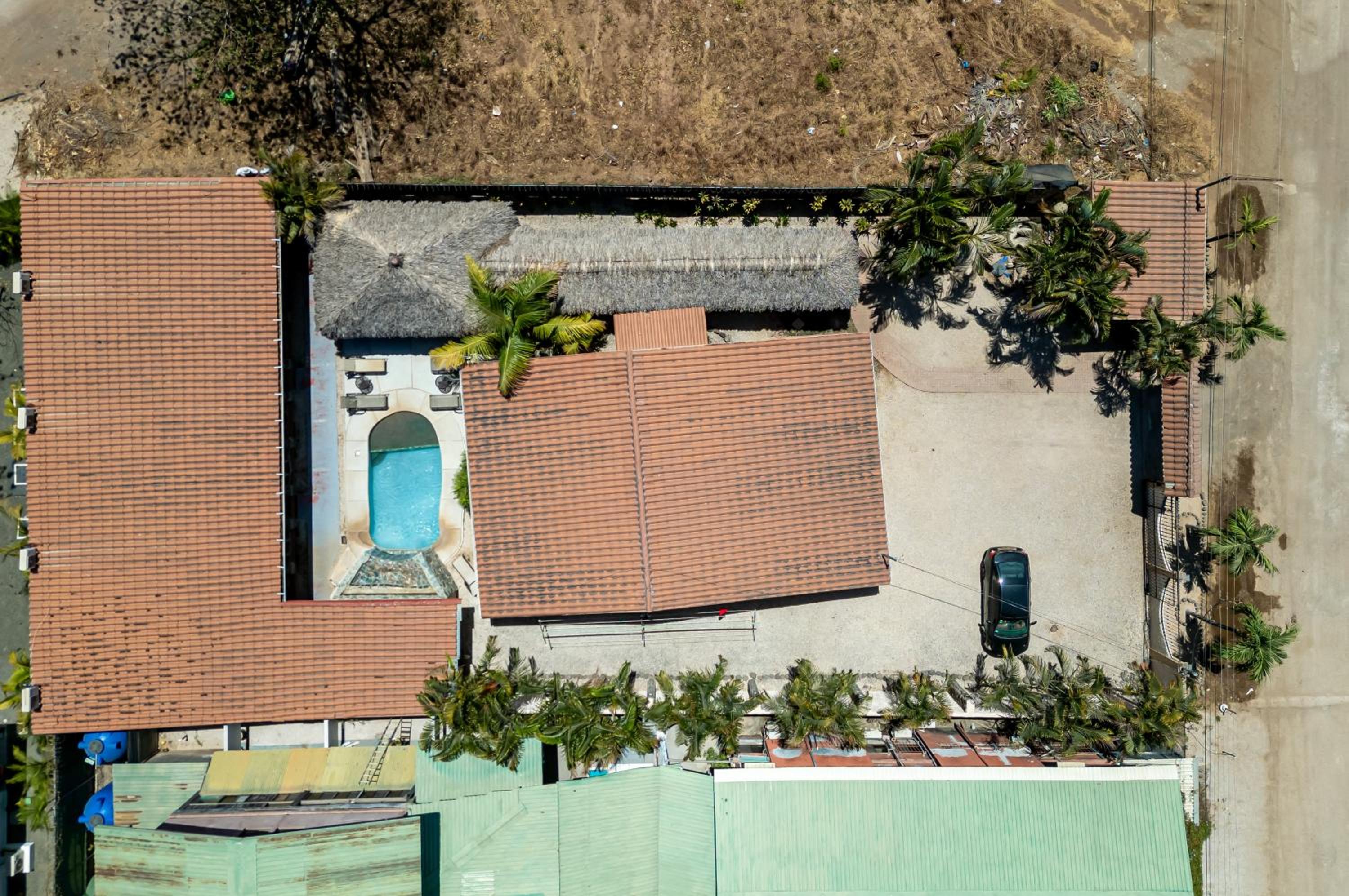 Beachside Studio Apartment with Pool and Free WiFi