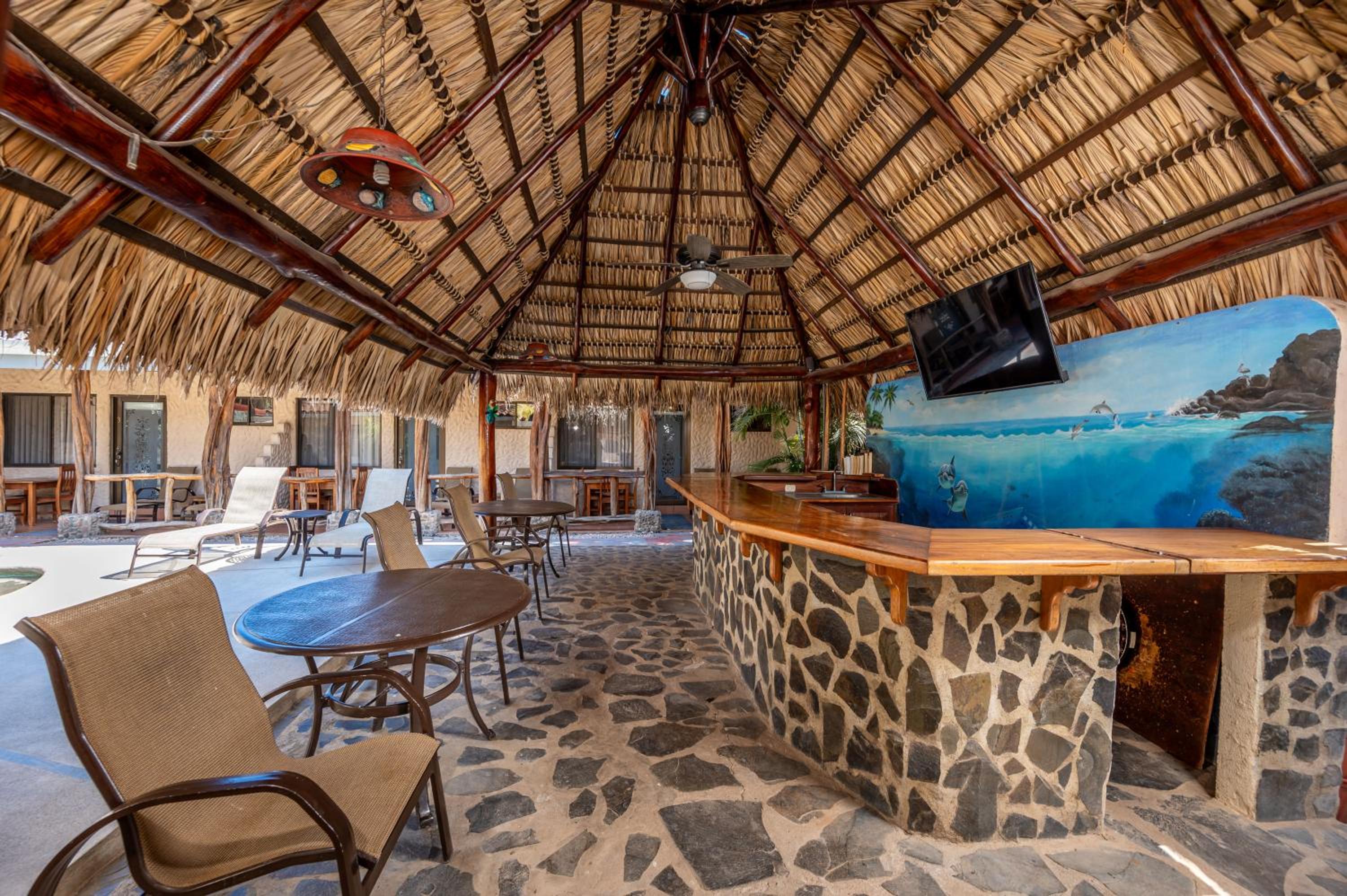 Beachside Studio Apartment with Pool and Free WiFi