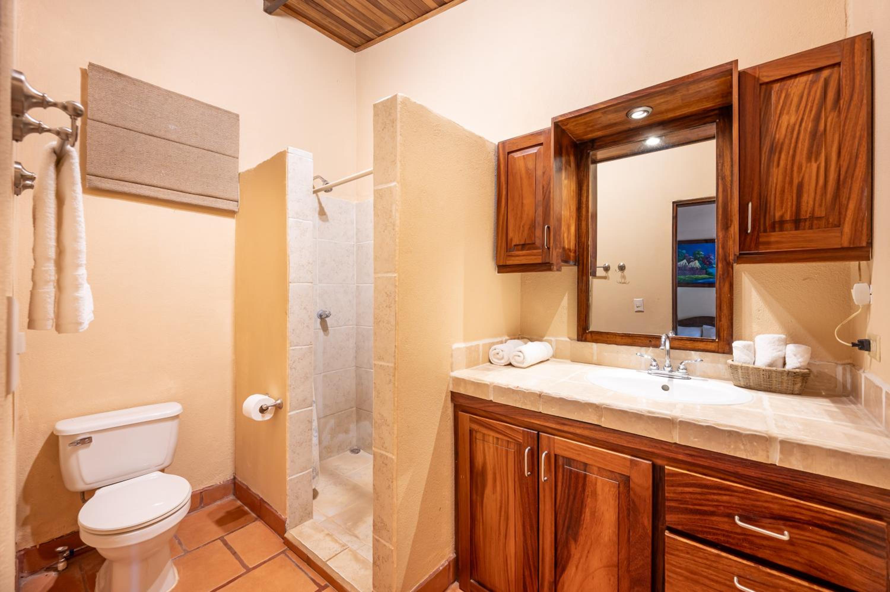 Beachside Studio Apartment with Pool and Free WiFi