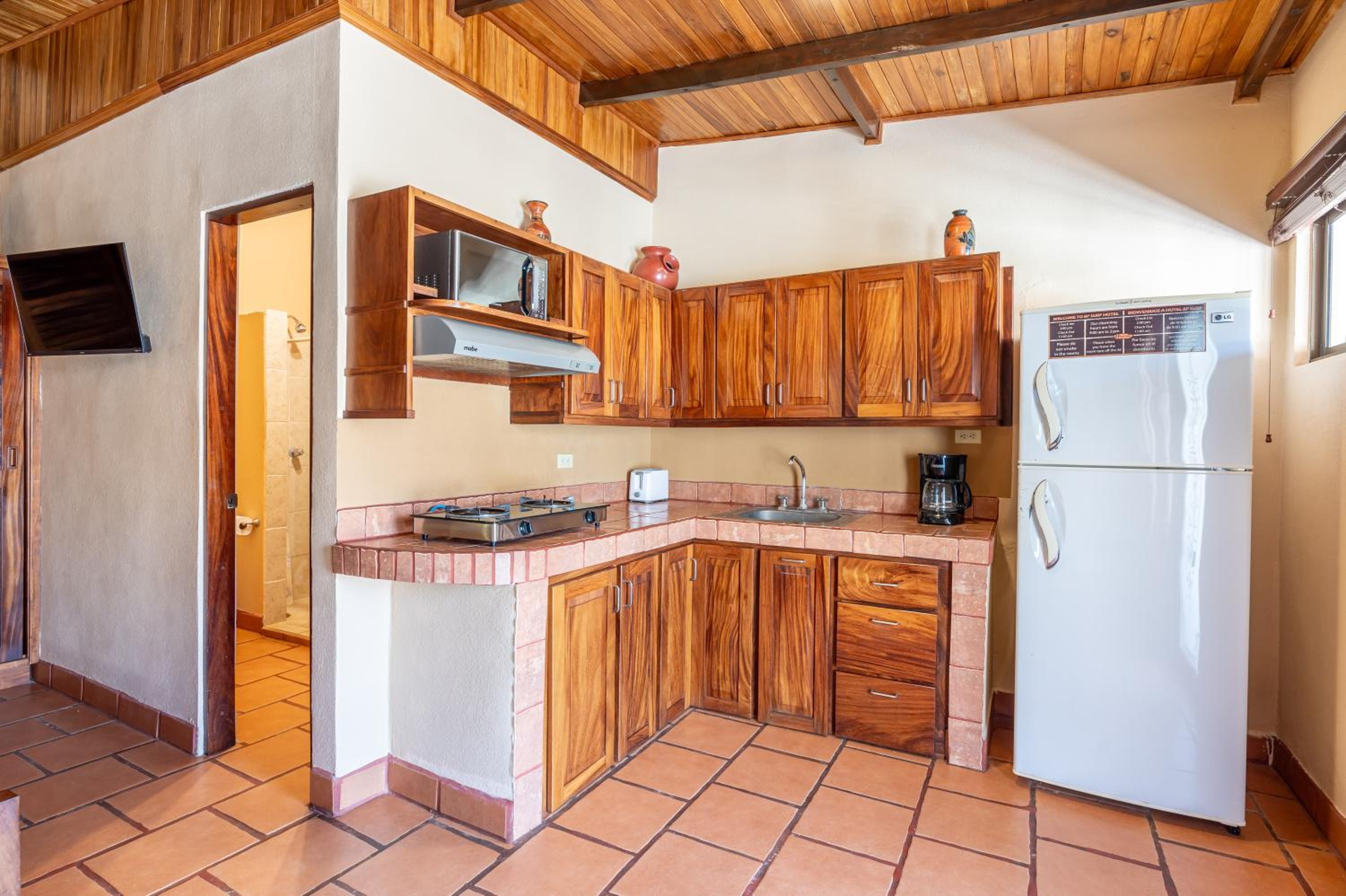 Beachside Studio Apartment with Pool and Free WiFi