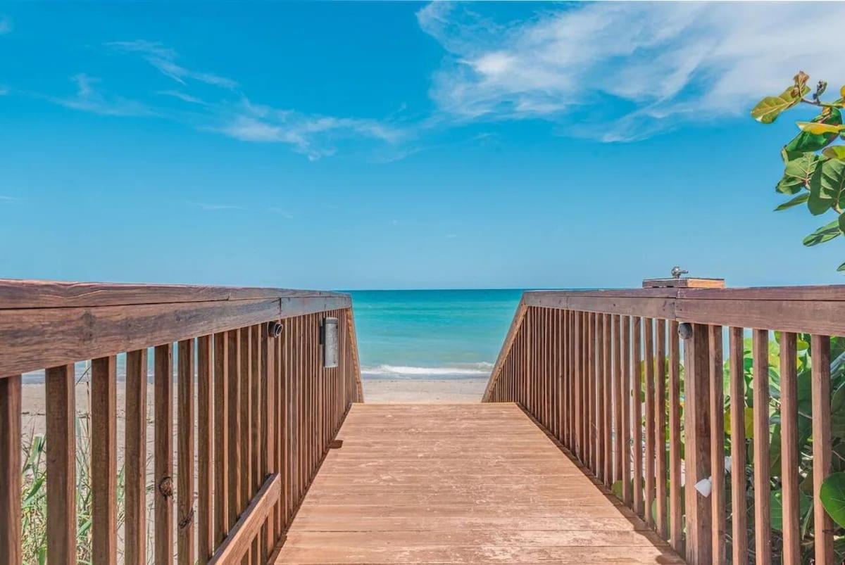 Hutchinson Island BeachFront Heated Pool Balcony Top Floor