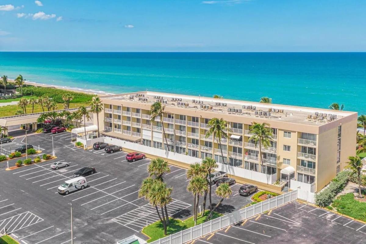 Hutchinson Island BeachFront Heated Pool Balcony Top Floor