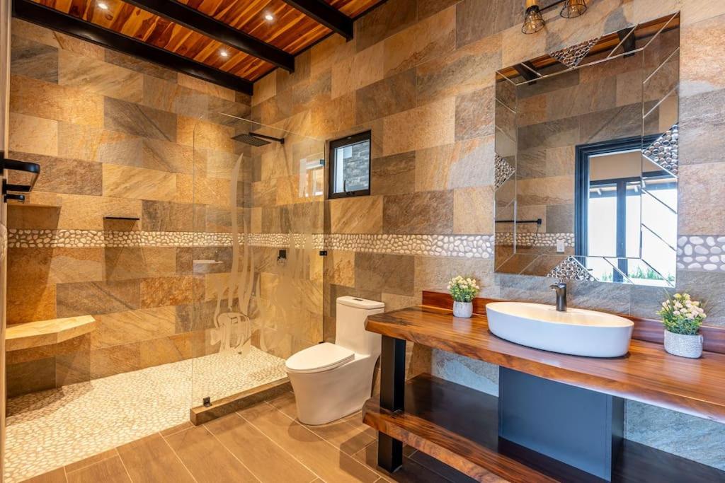 Luxurious Mountaintop Retreat with Ocean Views