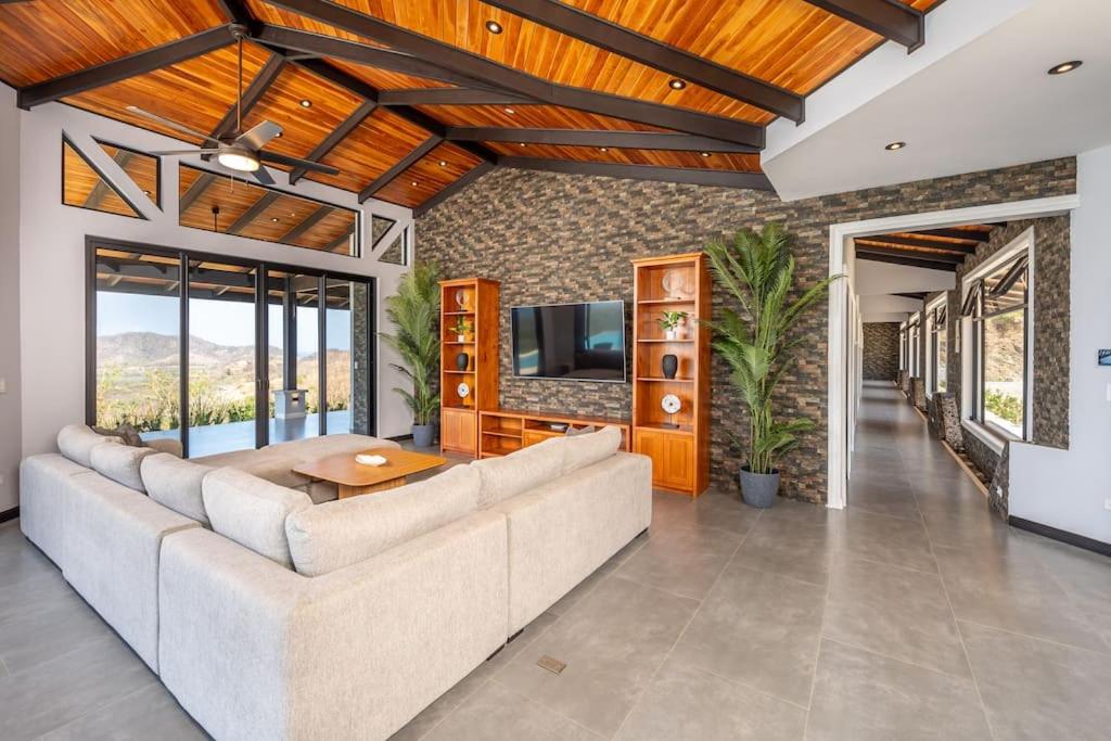 Luxurious Mountaintop Retreat with Ocean Views