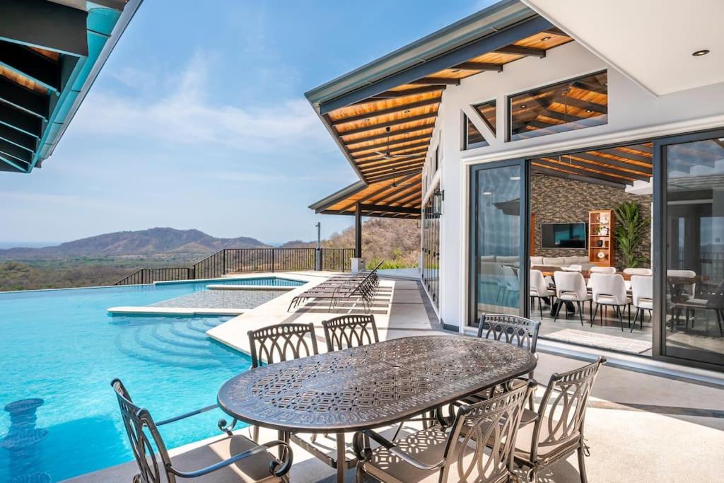 Luxurious Mountaintop Retreat with Ocean Views