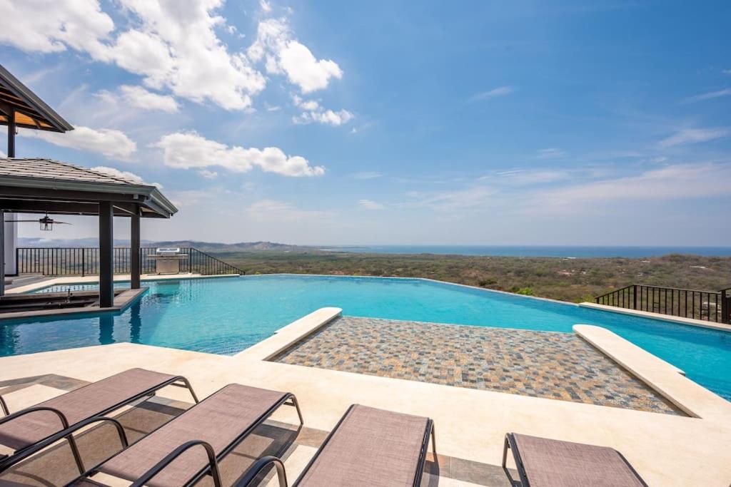 Luxurious Mountaintop Retreat with Ocean Views