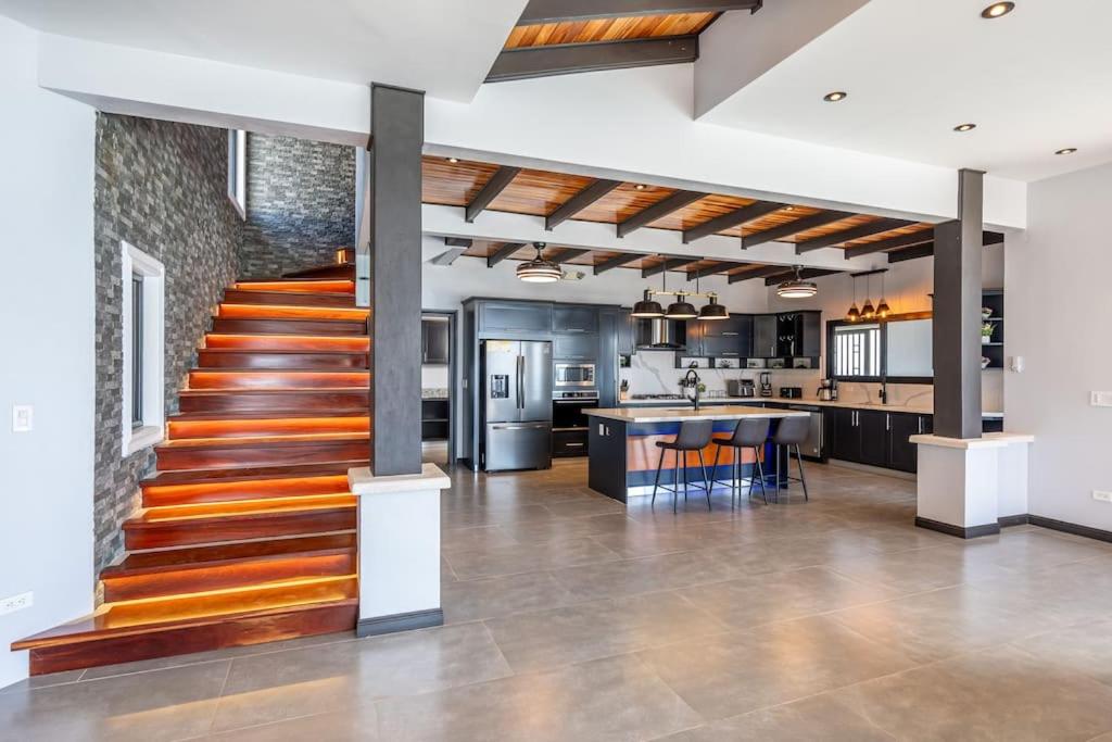 Luxurious Mountaintop Retreat with Ocean Views
