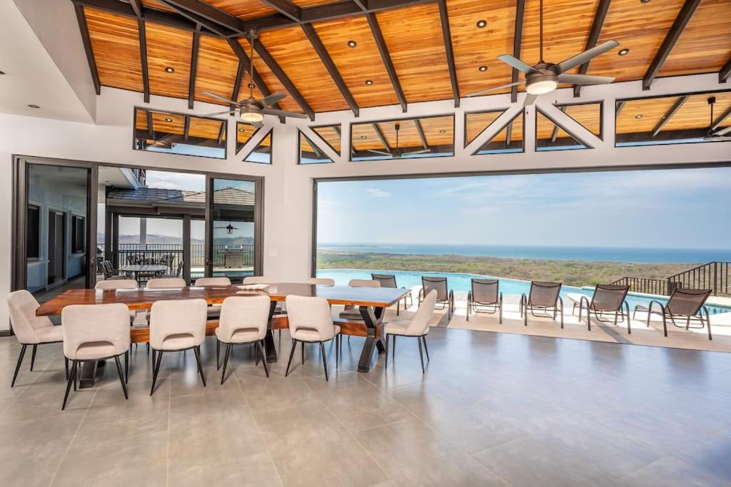 Luxurious Mountaintop Retreat with Ocean Views
