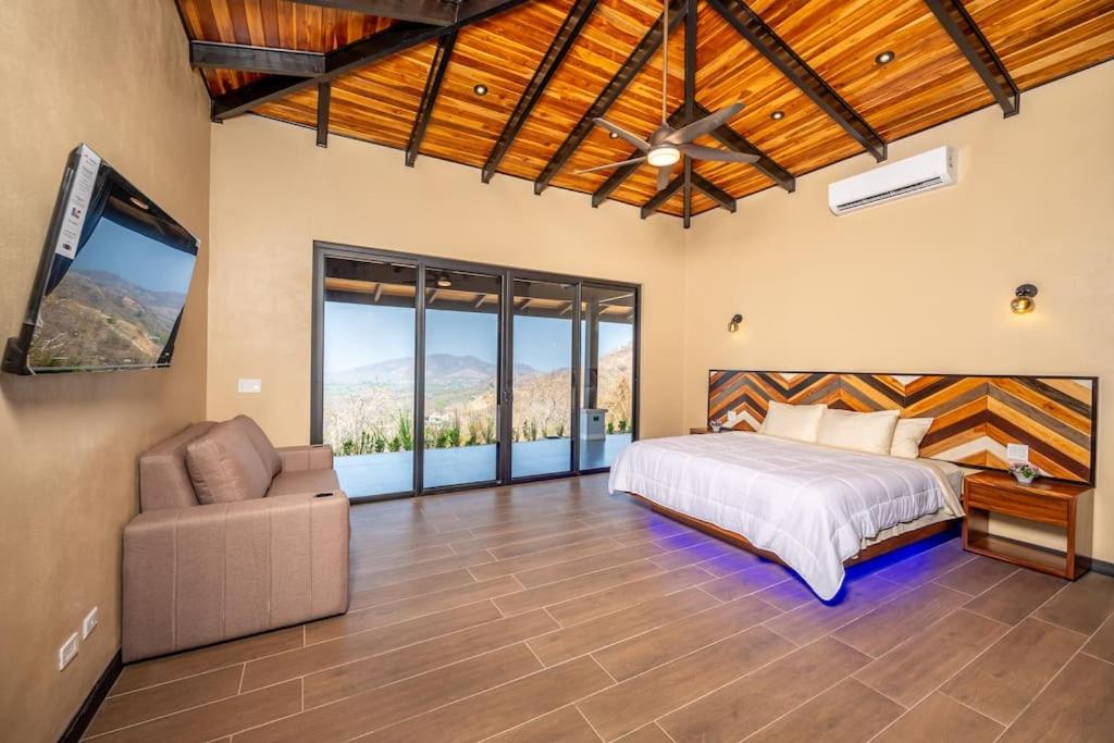Luxurious Mountaintop Retreat with Ocean Views