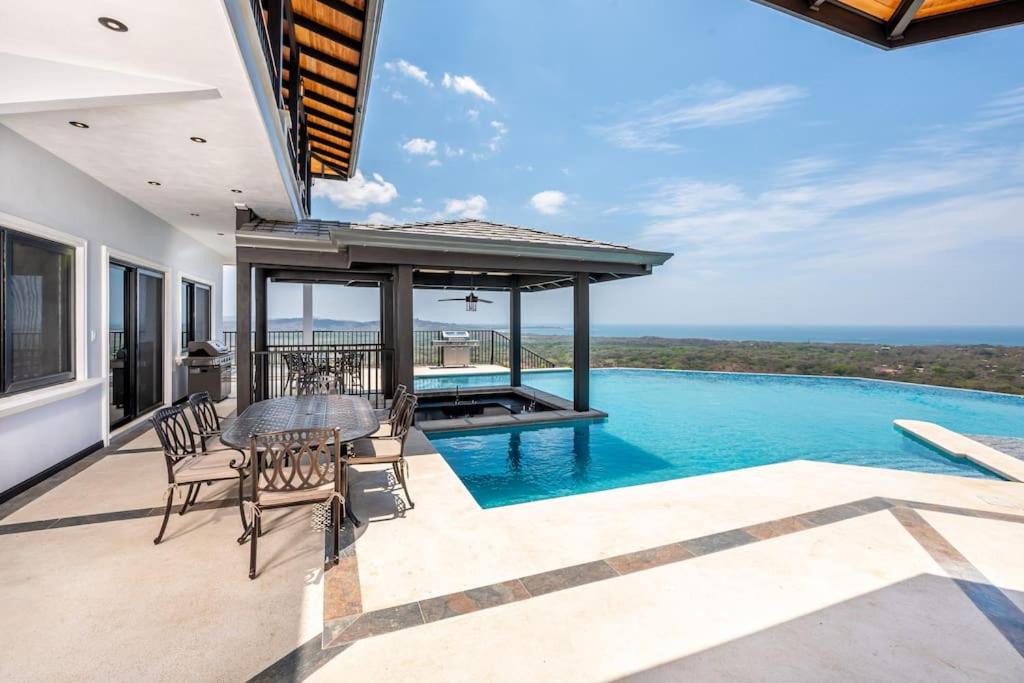 Luxurious Mountaintop Retreat with Ocean Views
