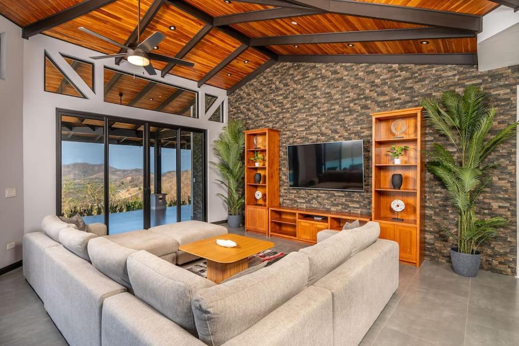 Luxurious Mountaintop Retreat with Ocean Views