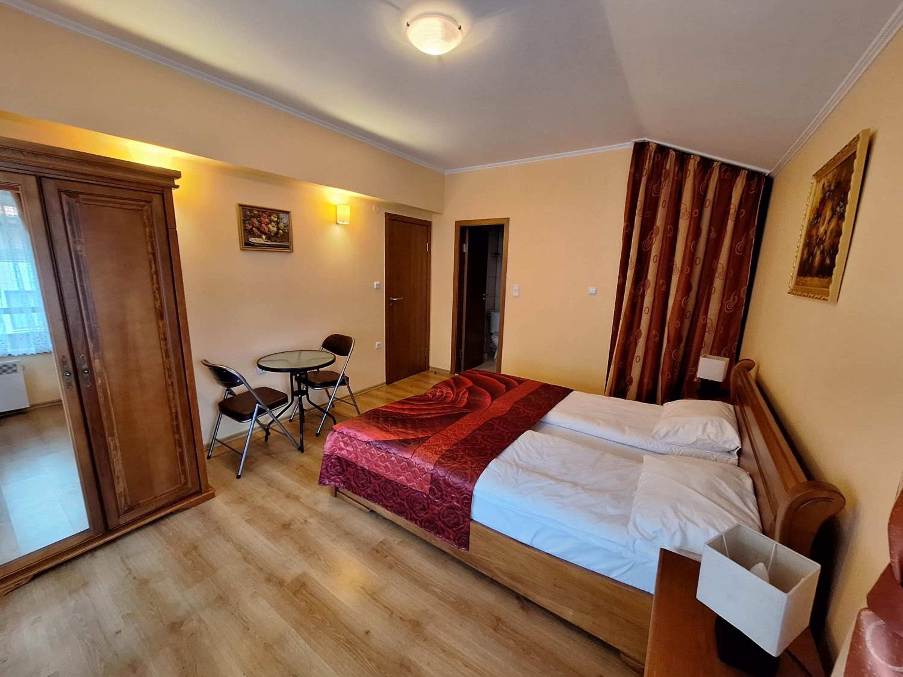 SNOW PEAK TODORKA AND VIHREN APARTAMENT /NEXT TO THE LIFT/ 7 PERSONS/