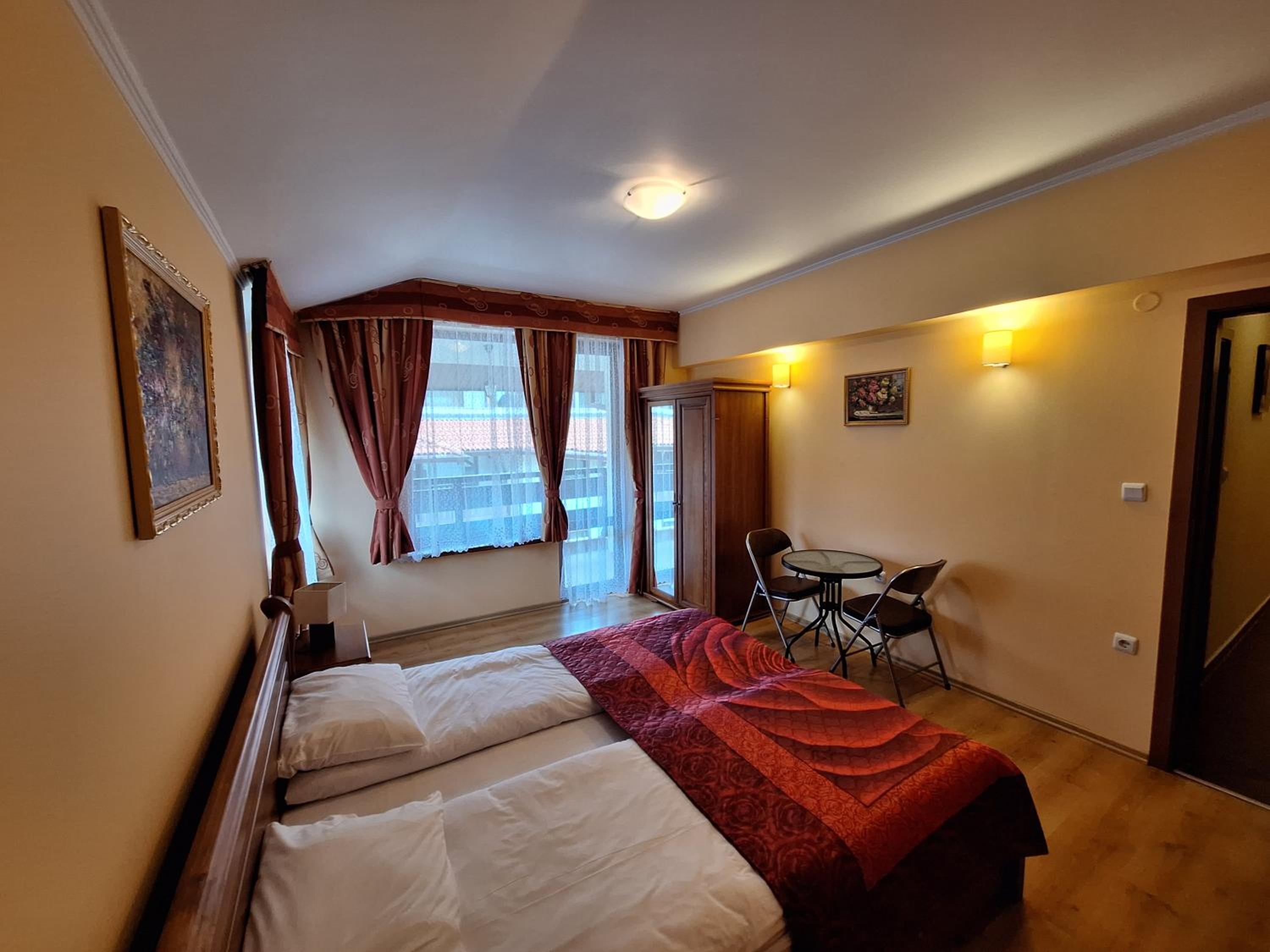 SNOW PEAK TODORKA AND VIHREN APARTAMENT /NEXT TO THE LIFT/ 7 PERSONS/