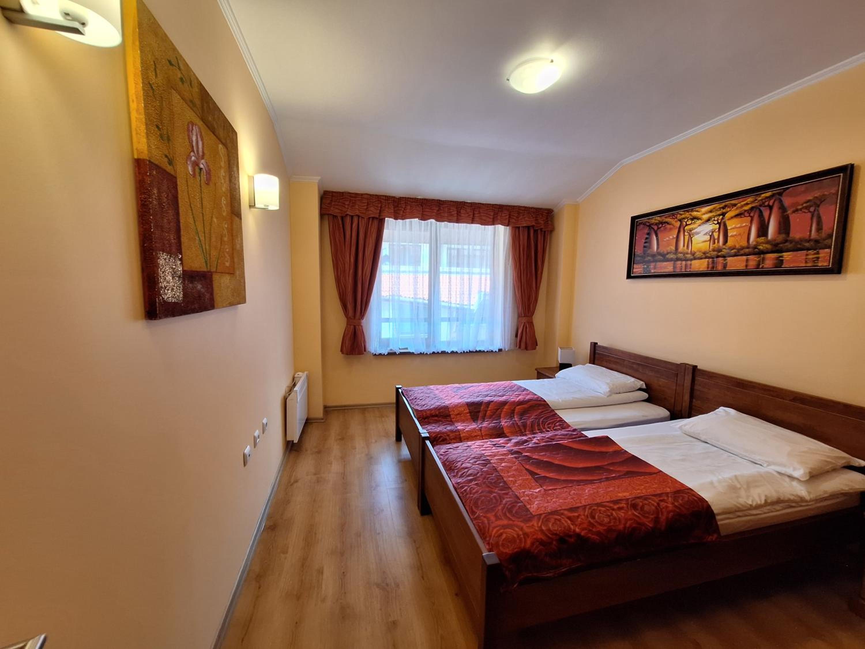 SNOW PEAK TODORKA AND VIHREN APARTAMENT /NEXT TO THE LIFT/ 7 PERSONS/