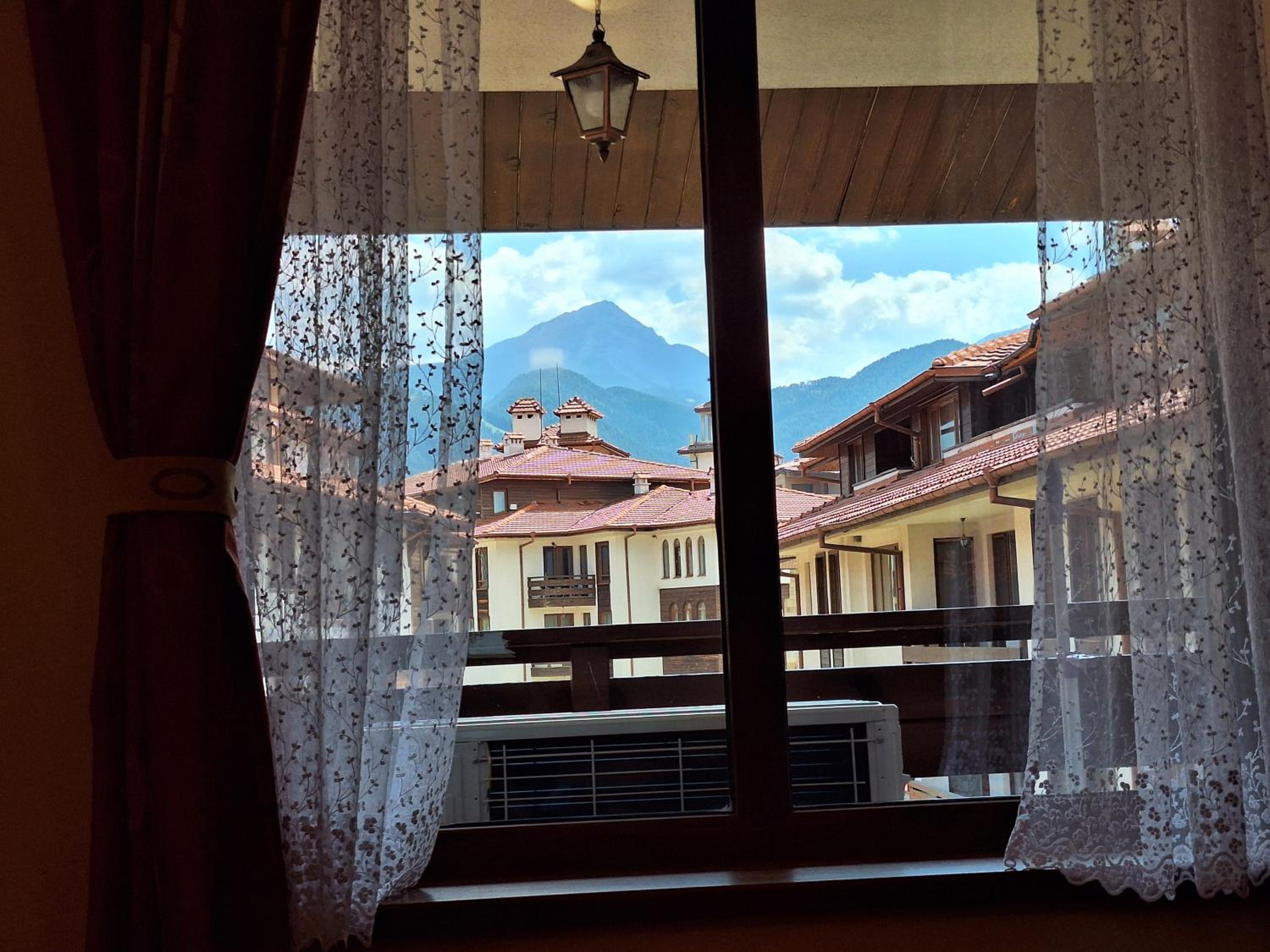 SNOW PEAK TODORKA AND VIHREN APARTAMENT /NEXT TO THE LIFT/ 7 PERSONS/