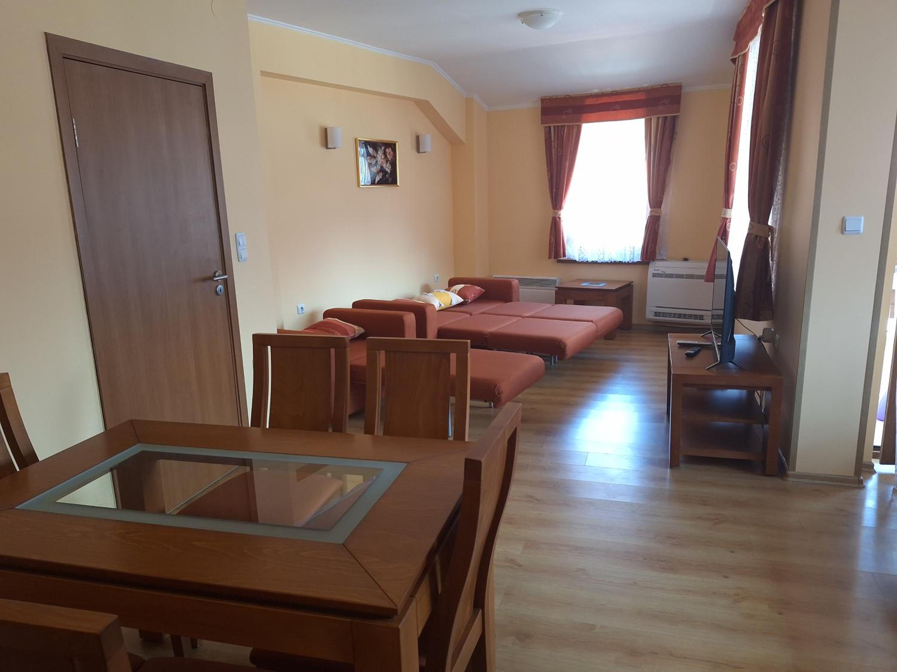 SNOW PEAK TODORKA AND VIHREN APARTAMENT /NEXT TO THE LIFT/ 7 PERSONS/