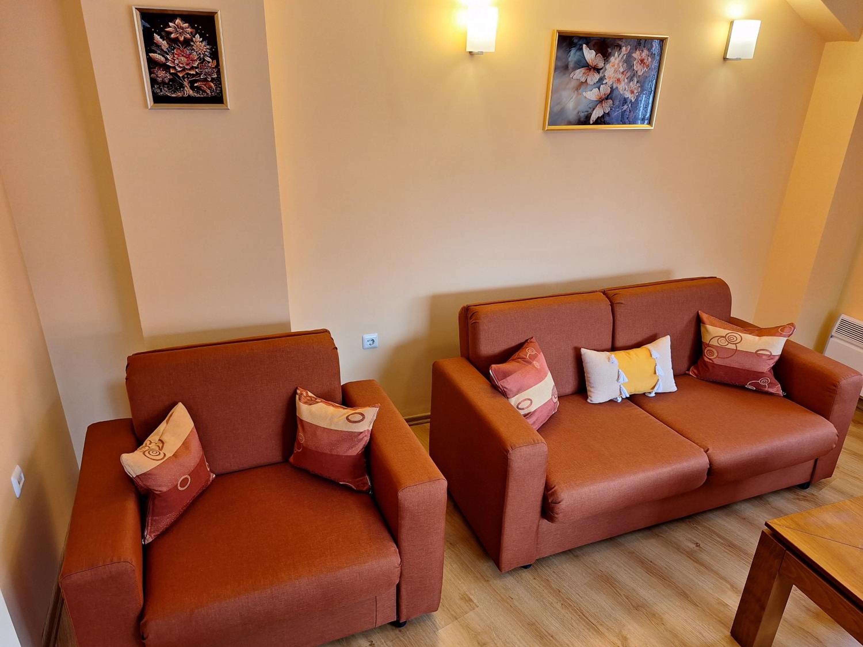 SNOW PEAK TODORKA AND VIHREN APARTAMENT /NEXT TO THE LIFT/ 7 PERSONS/