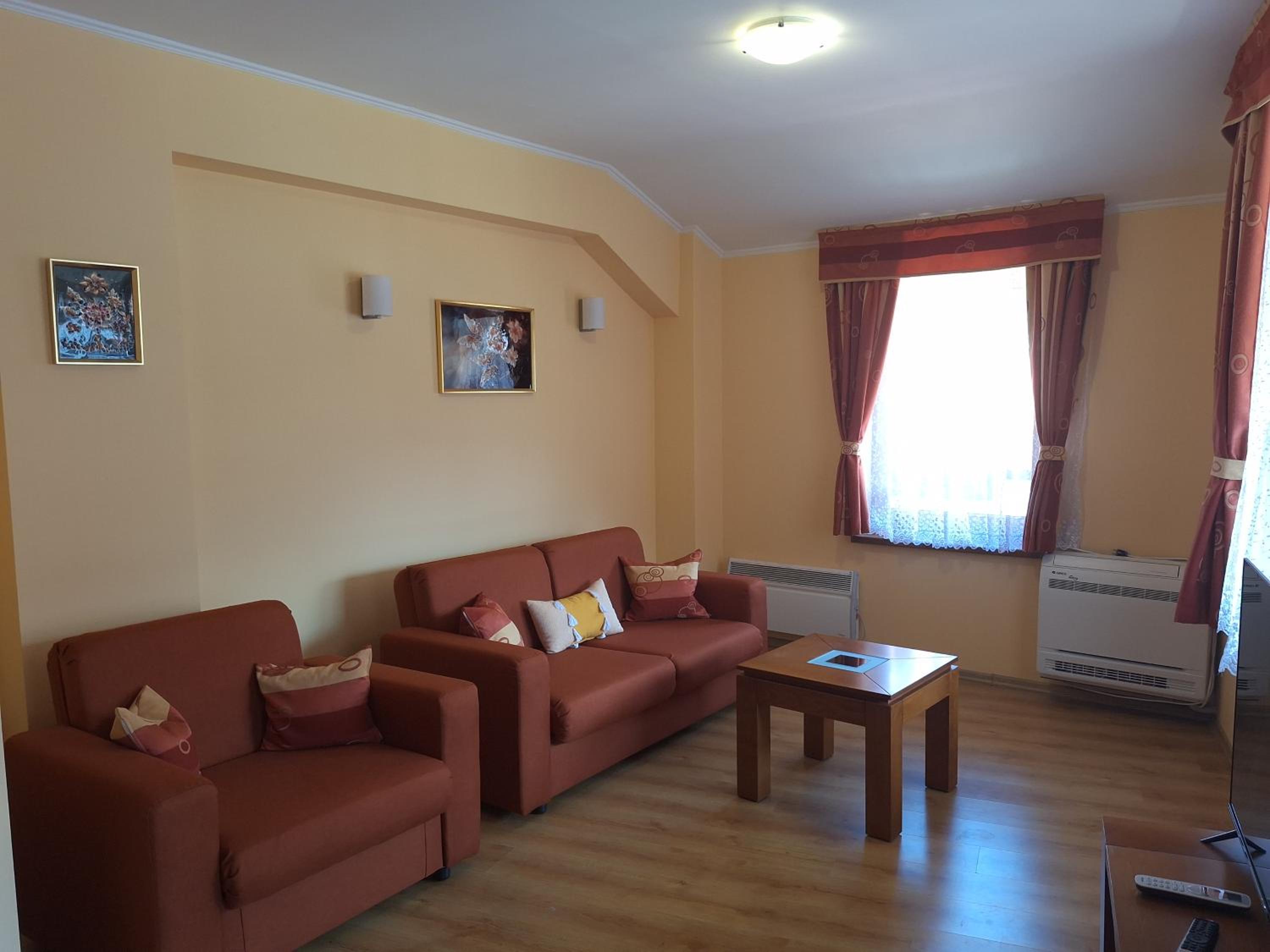 SNOW PEAK TODORKA AND VIHREN APARTAMENT /NEXT TO THE LIFT/ 7 PERSONS/