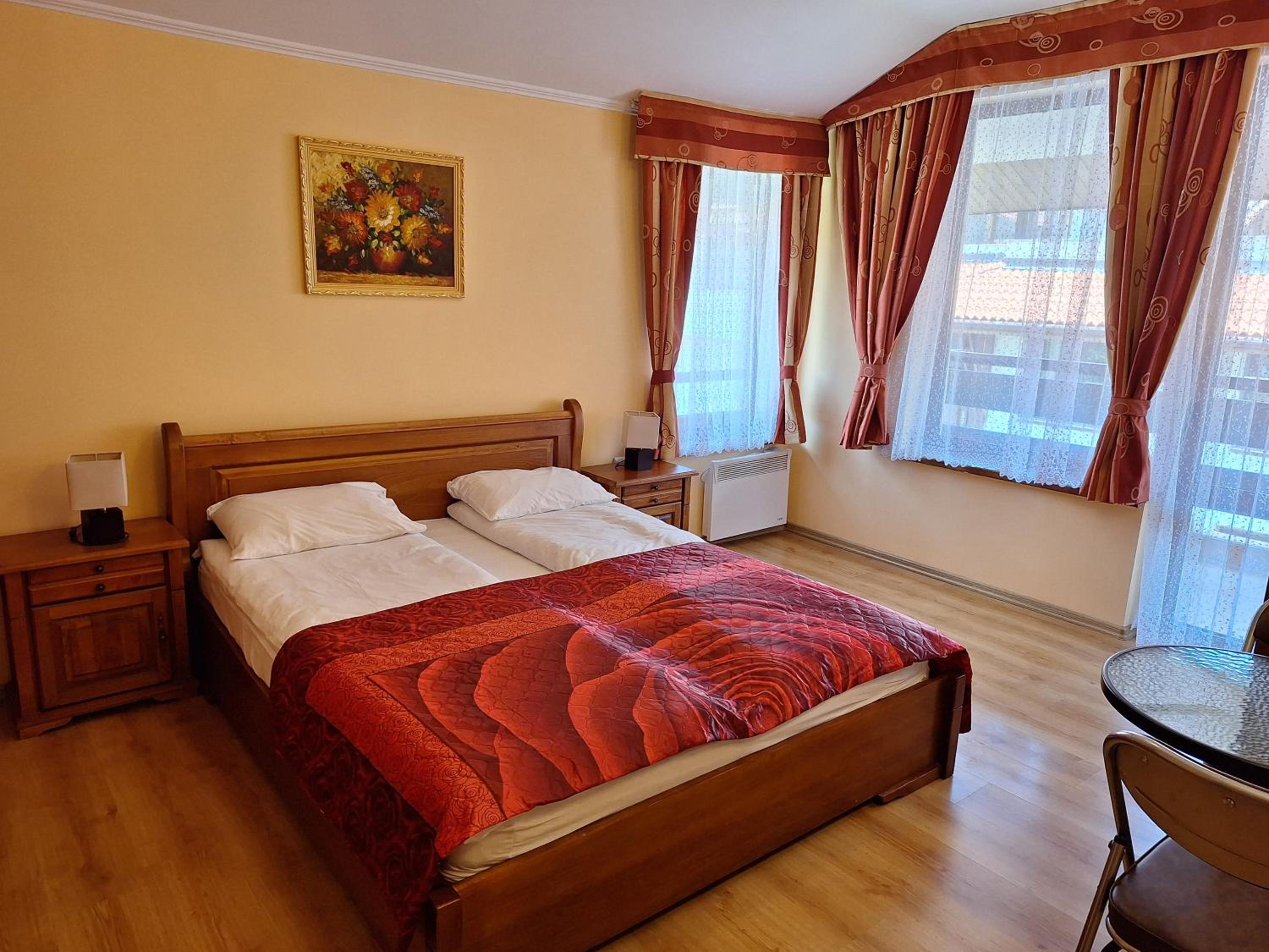 SNOW PEAK TODORKA AND VIHREN APARTAMENT /NEXT TO THE LIFT/ 7 PERSONS/