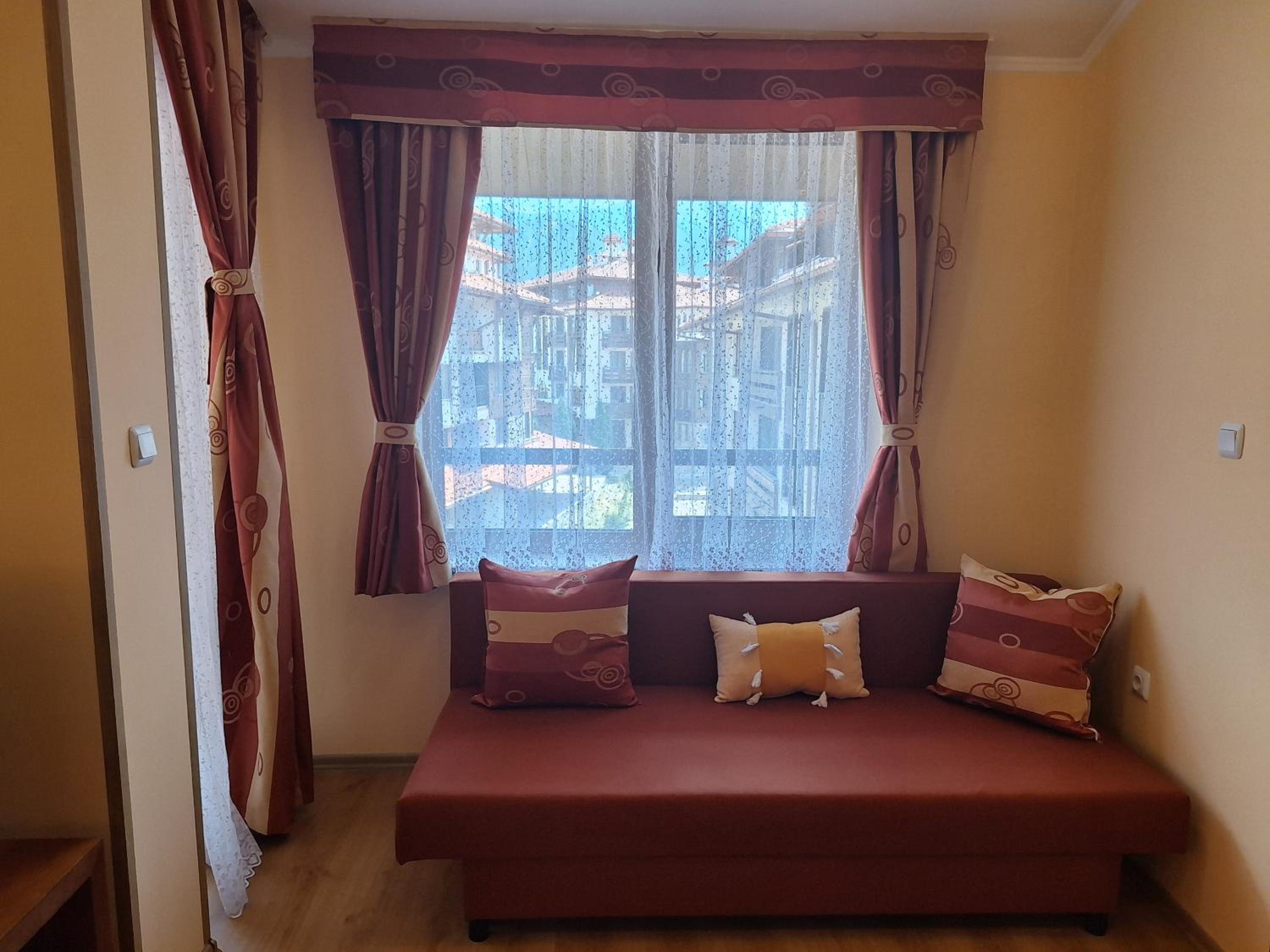SNOW PEAK TODORKA AND VIHREN APARTAMENT /NEXT TO THE LIFT/ 7 PERSONS/