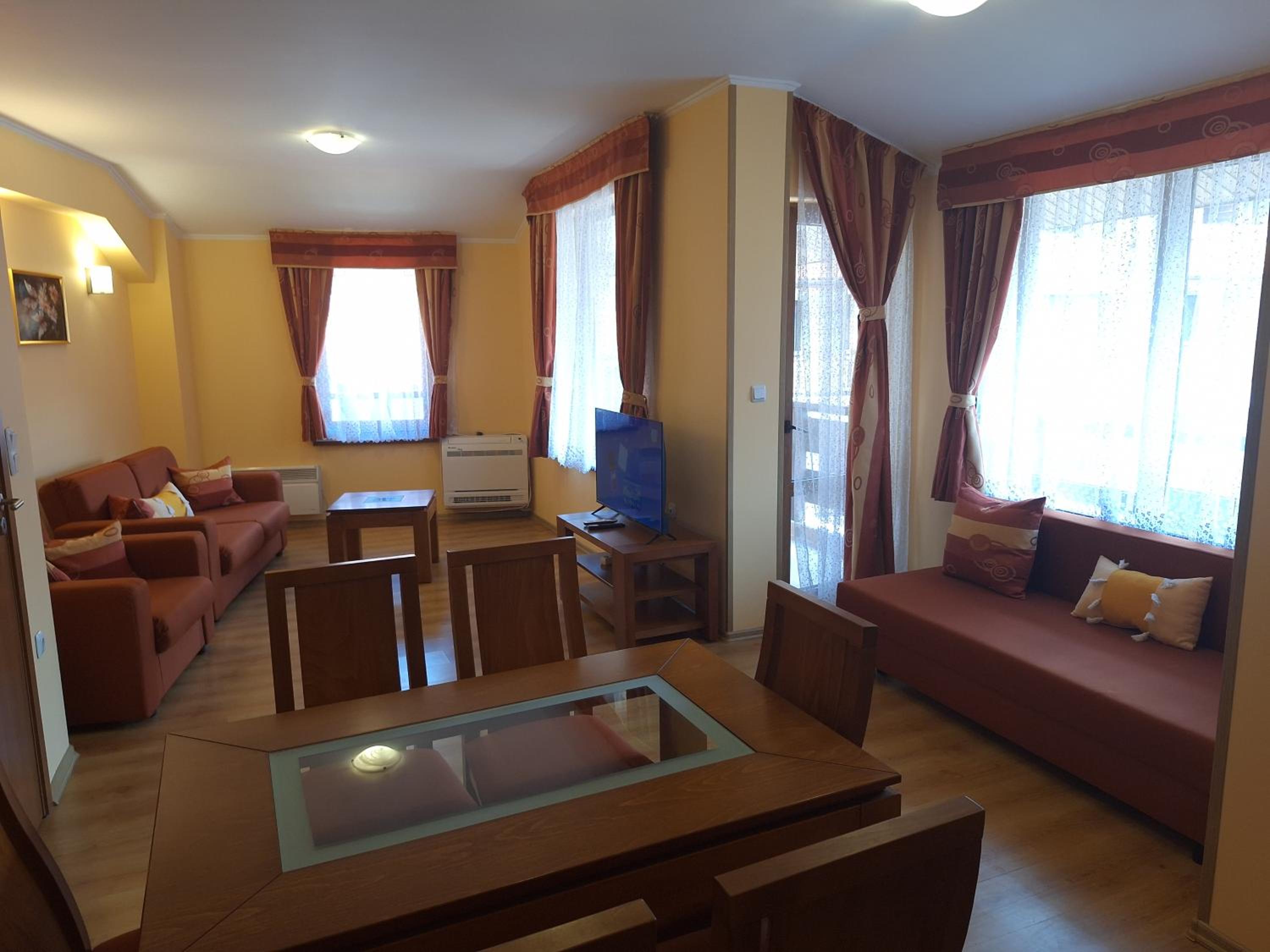 SNOW PEAK TODORKA AND VIHREN APARTAMENT /NEXT TO THE LIFT/ 7 PERSONS/