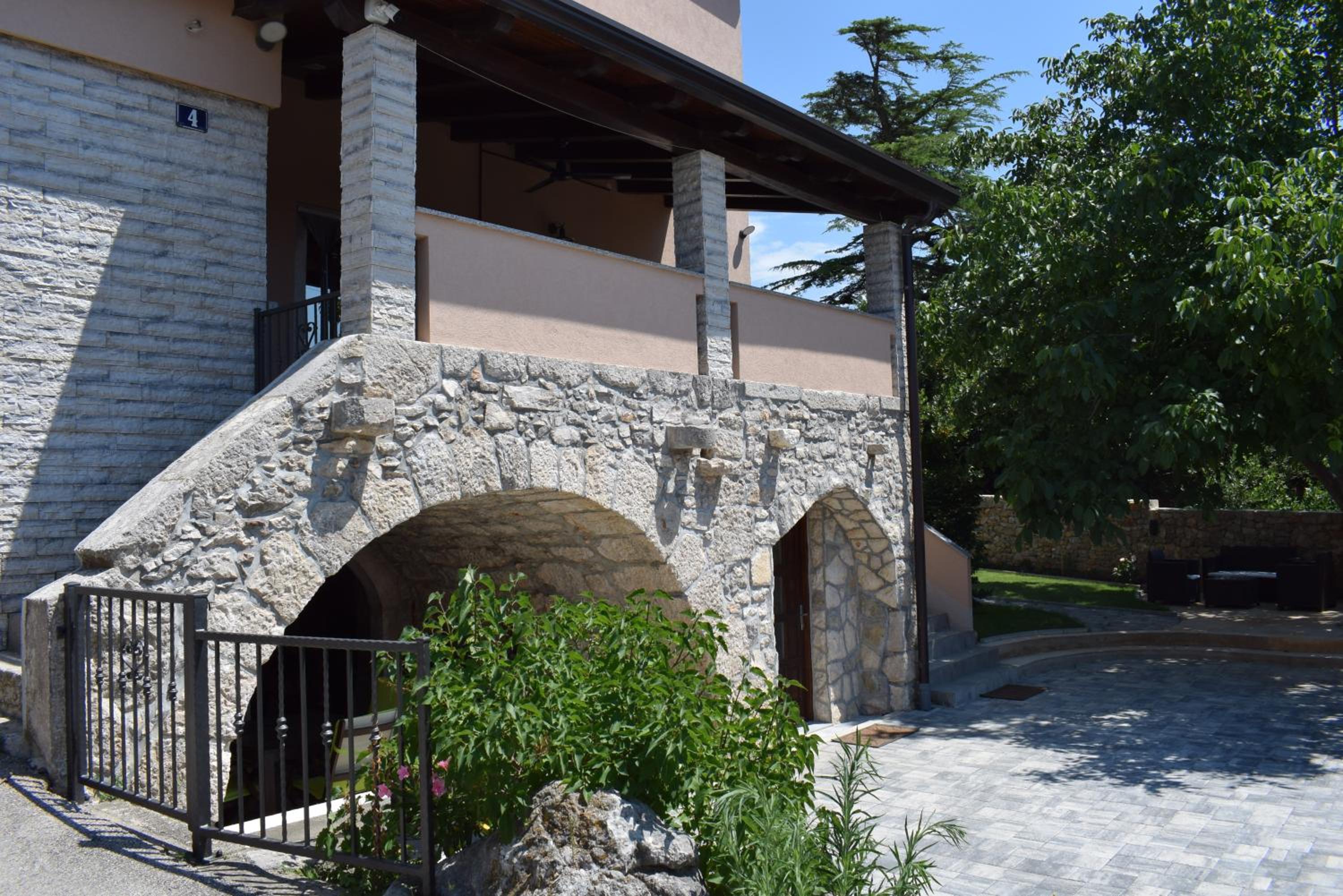 Apartments Kamelija