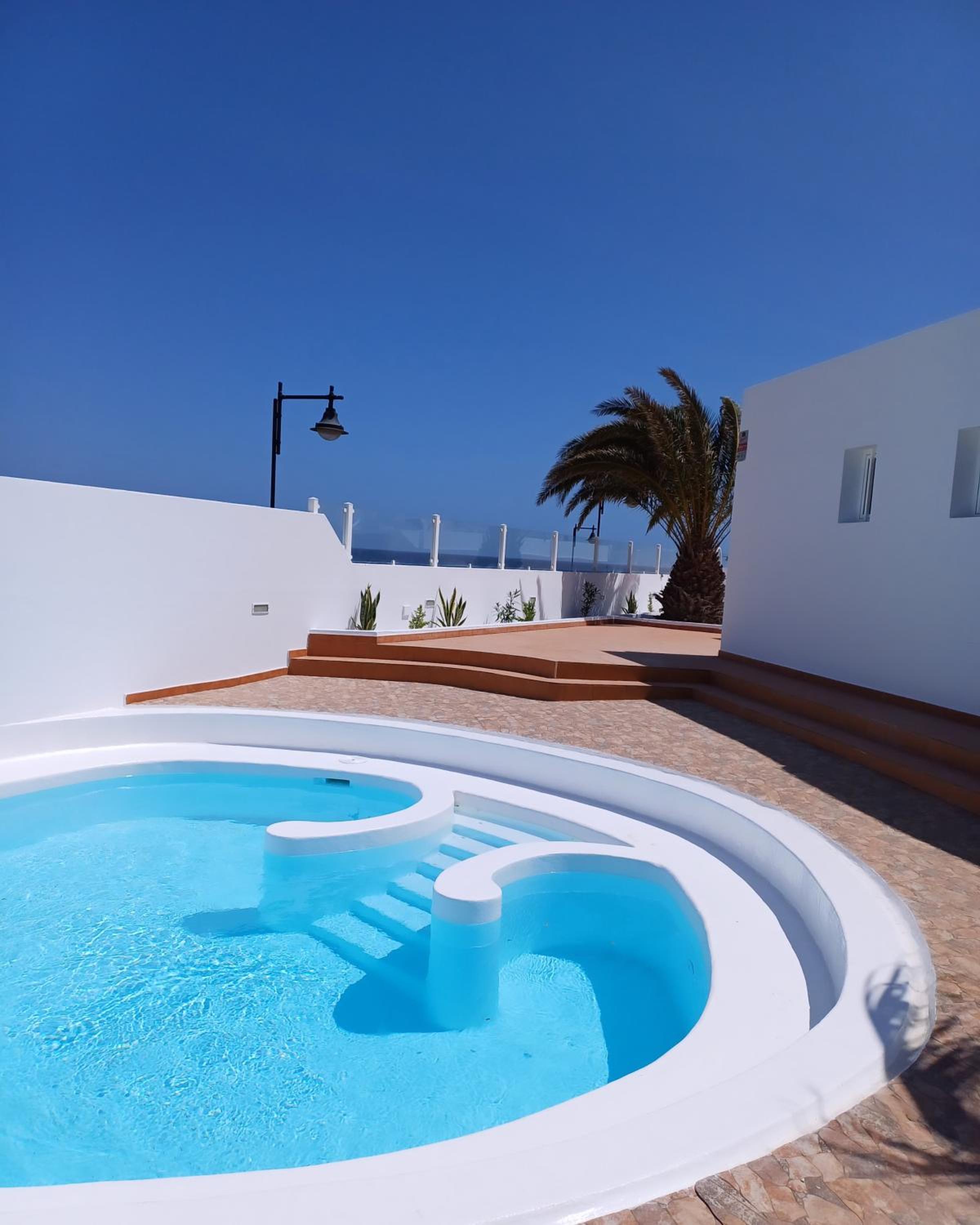 Hotel Blue Miracle Villa - Image 1