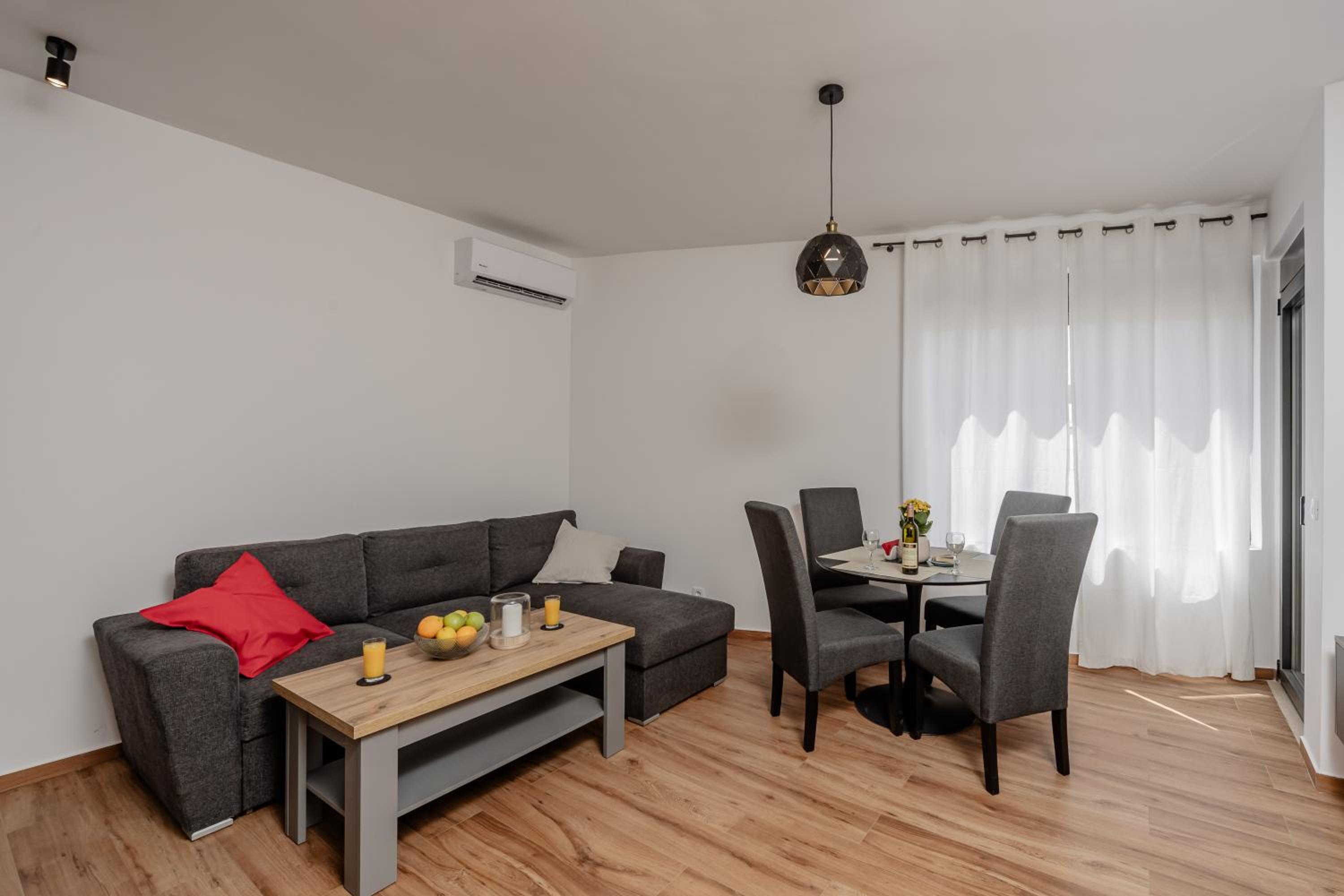 LUX Seafront APT - Close to the Sea - Private Parking view 4