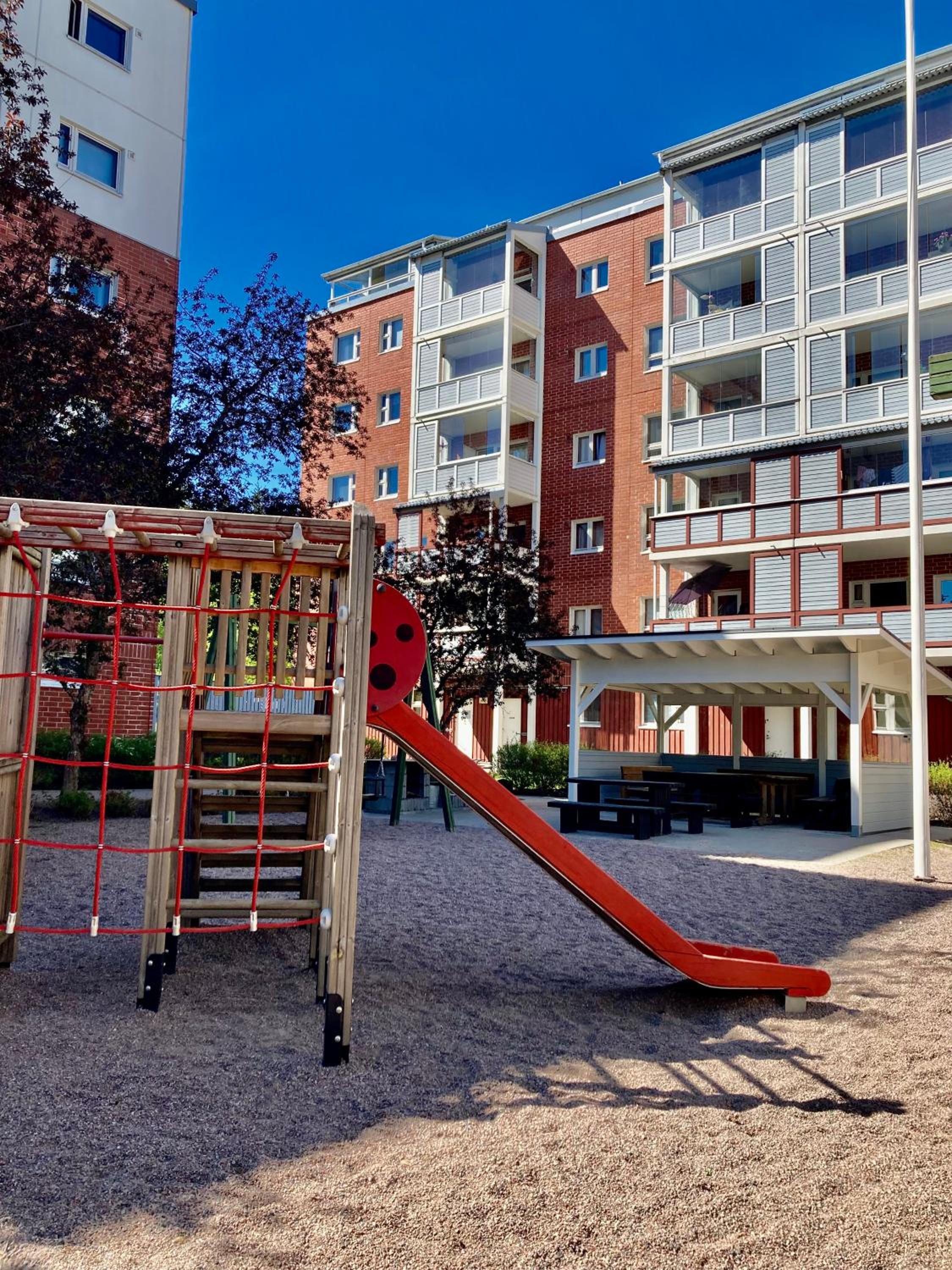 2 Bedroom Apartment with Private Sauna for 5 people 15 mins to Helsinki 56sq mt min 2 nights view 4