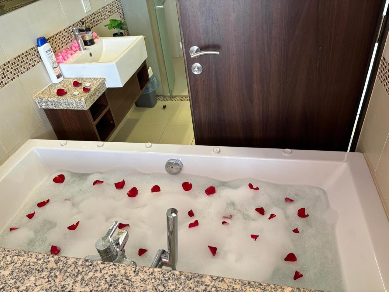 برج رافالAprivate apartment in Rafal residential tower north or south view