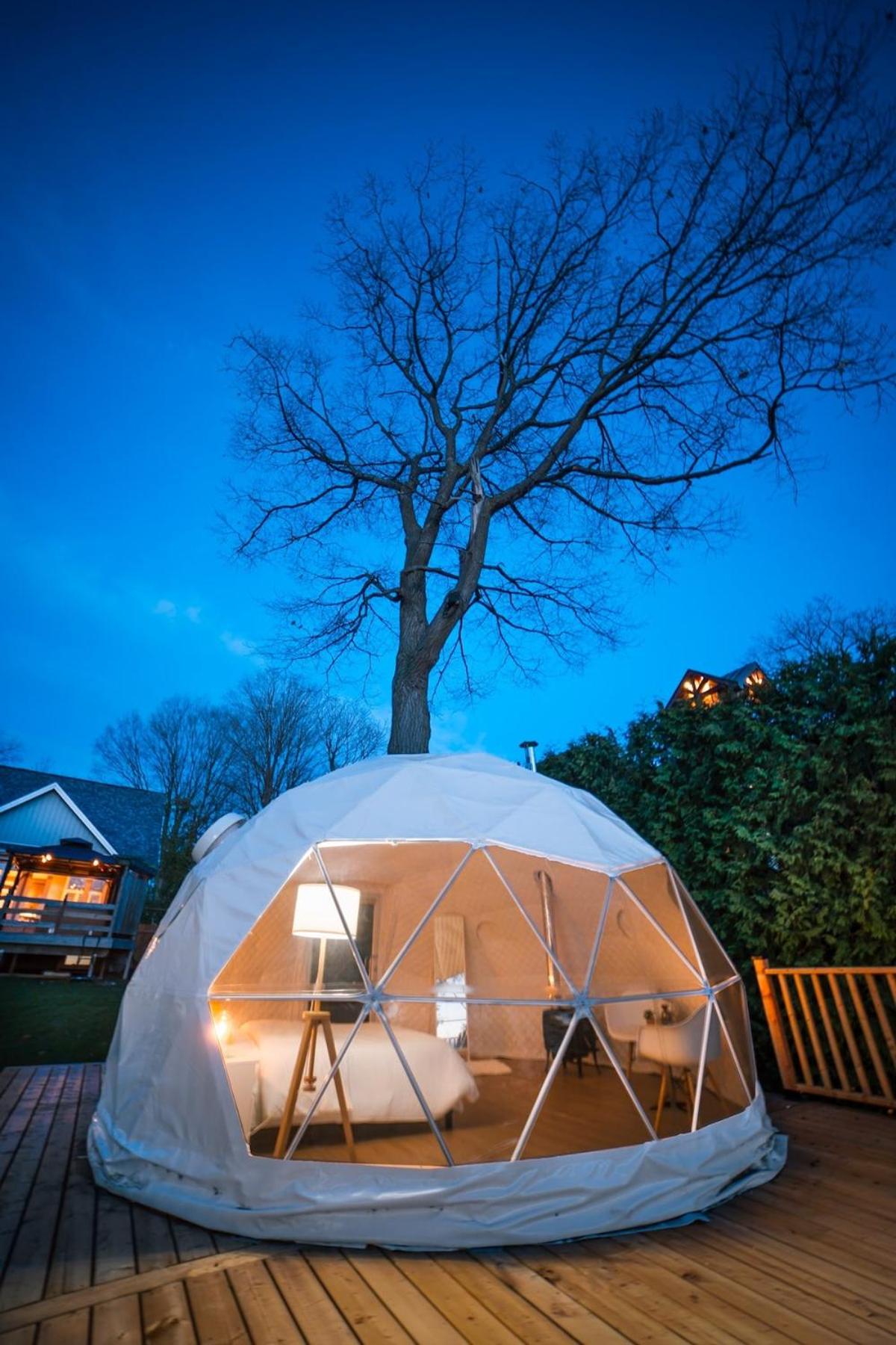 Scugog Lakeside Retreat w Outdoor Dome & Hot Tub