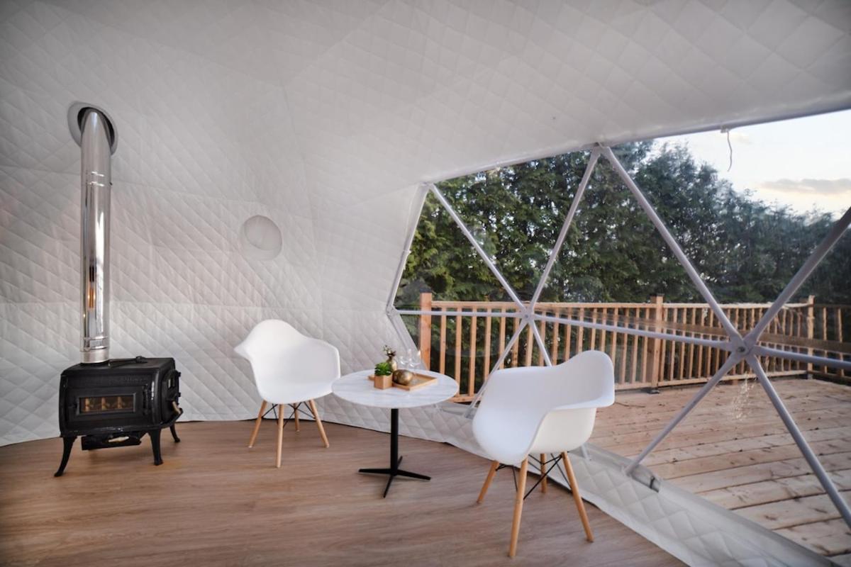 Scugog Lakeside Retreat w Outdoor Dome & Hot Tub