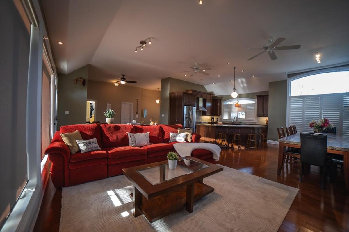 Scugog Lakeside Retreat w Outdoor Dome & Hot Tub