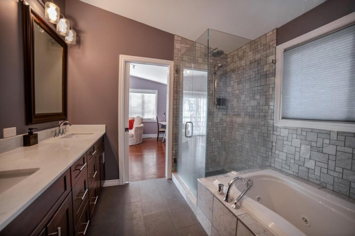 Scugog Lakeside Retreat w Outdoor Dome & Hot Tub