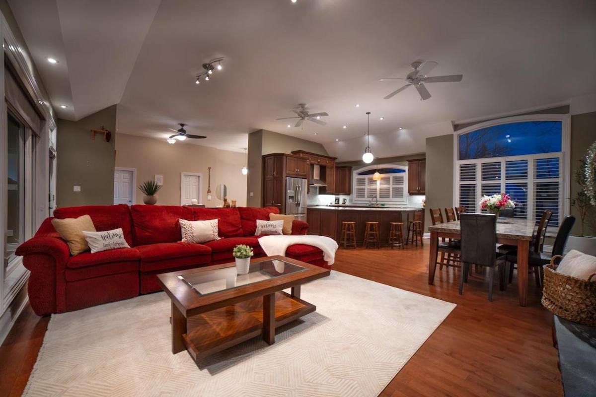 Scugog Lakeside Retreat w Outdoor Dome & Hot Tub