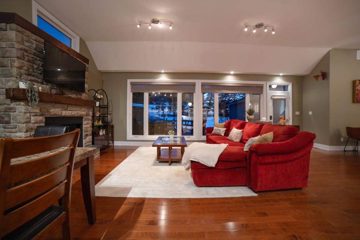 Scugog Lakeside Retreat w Outdoor Dome & Hot Tub