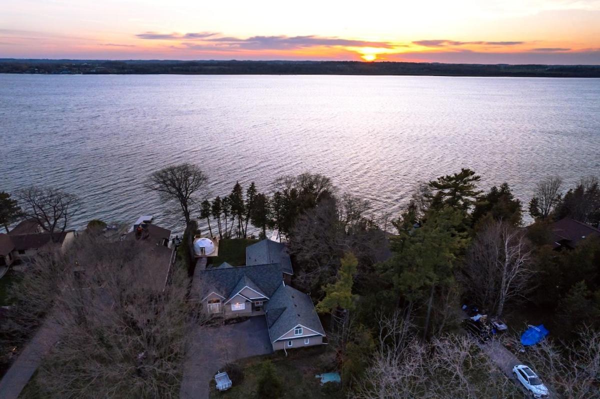 Scugog Lakeside Retreat w Outdoor Dome & Hot Tub