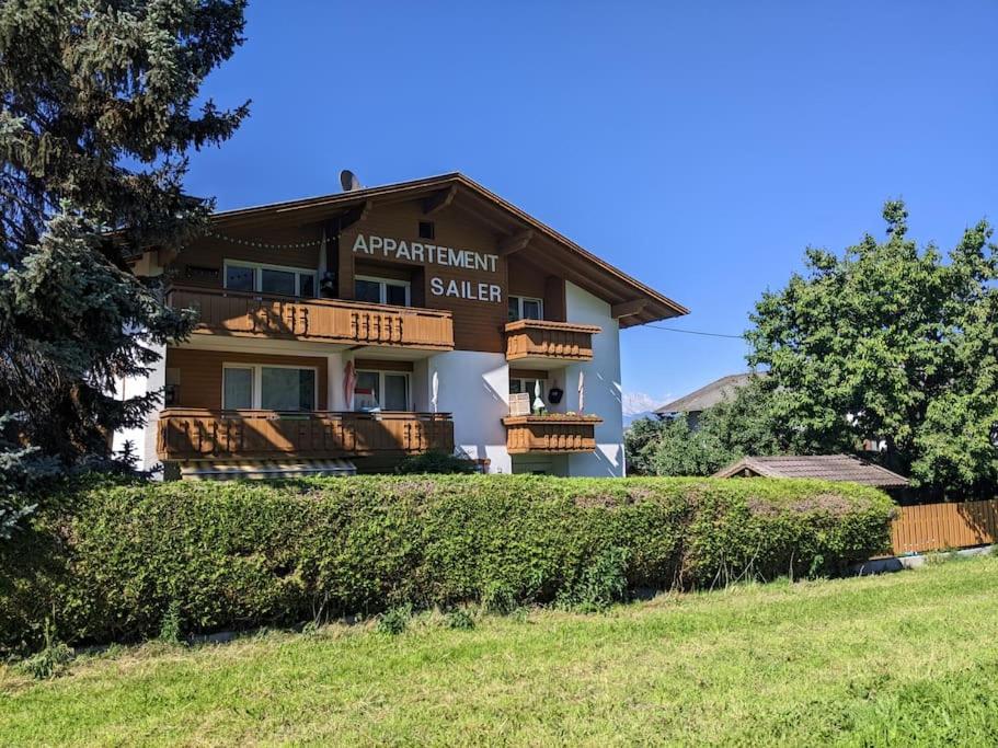 sonnige Ferienwohnung mit Balkon