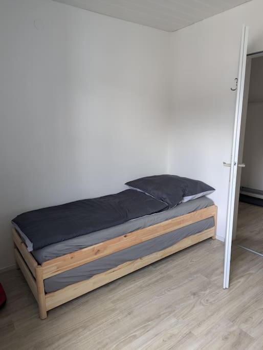 sonnige Ferienwohnung mit Balkon
