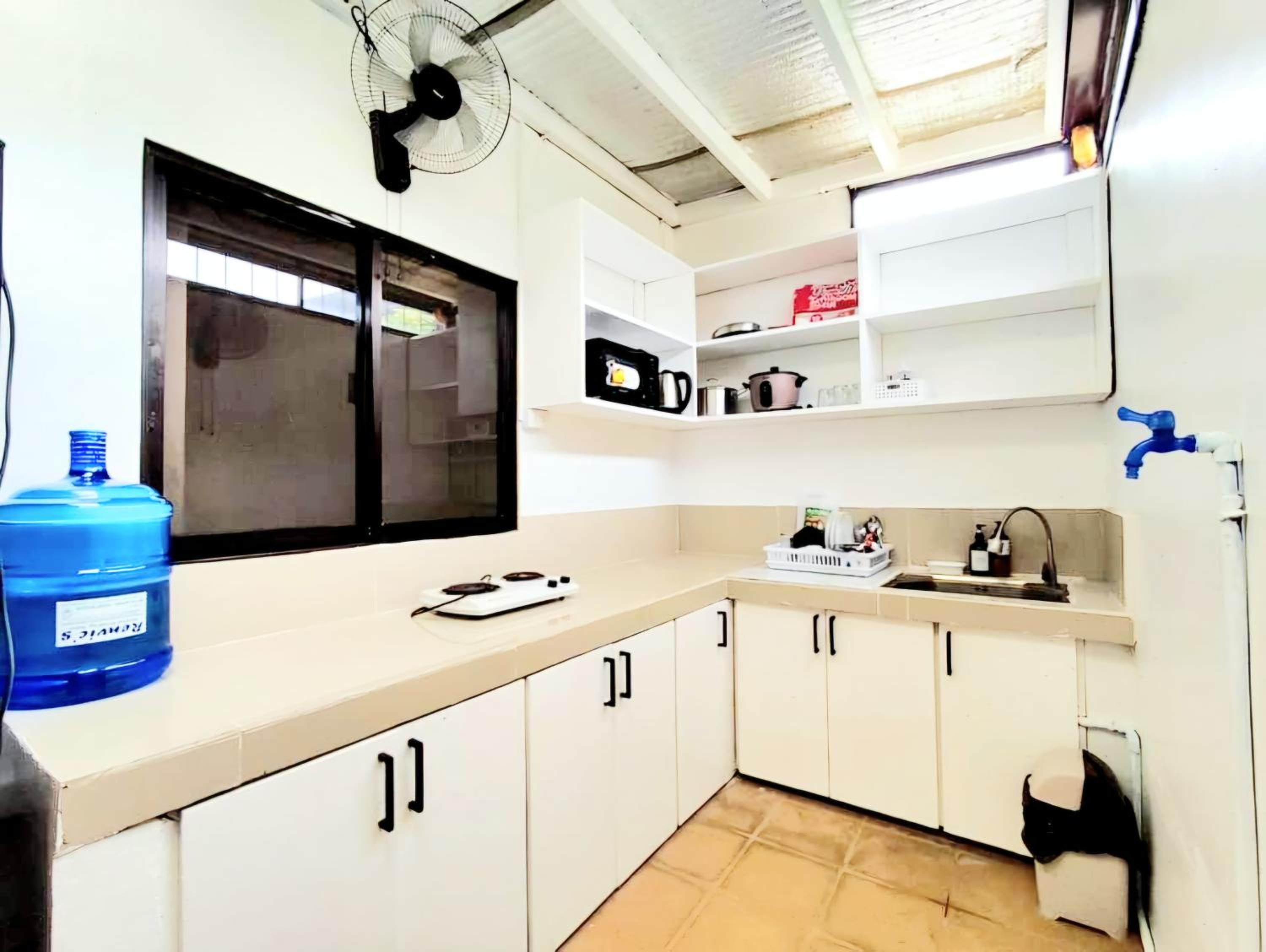 Tagaytay Green Cabin Staycation Free Parking Over10pax Public Transport Accessible 0101 view 3