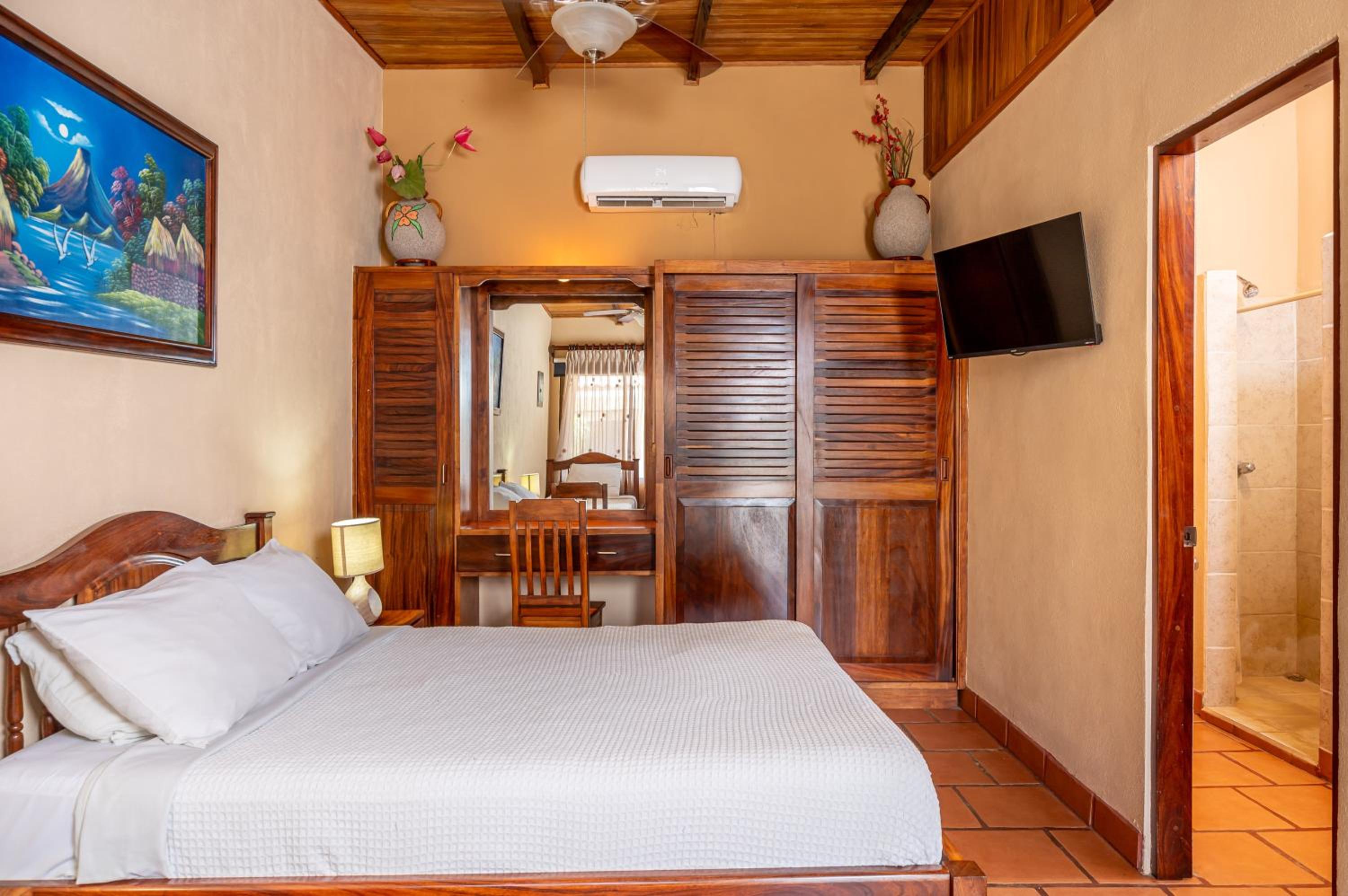 Charming Studio with Pool & Beach Access