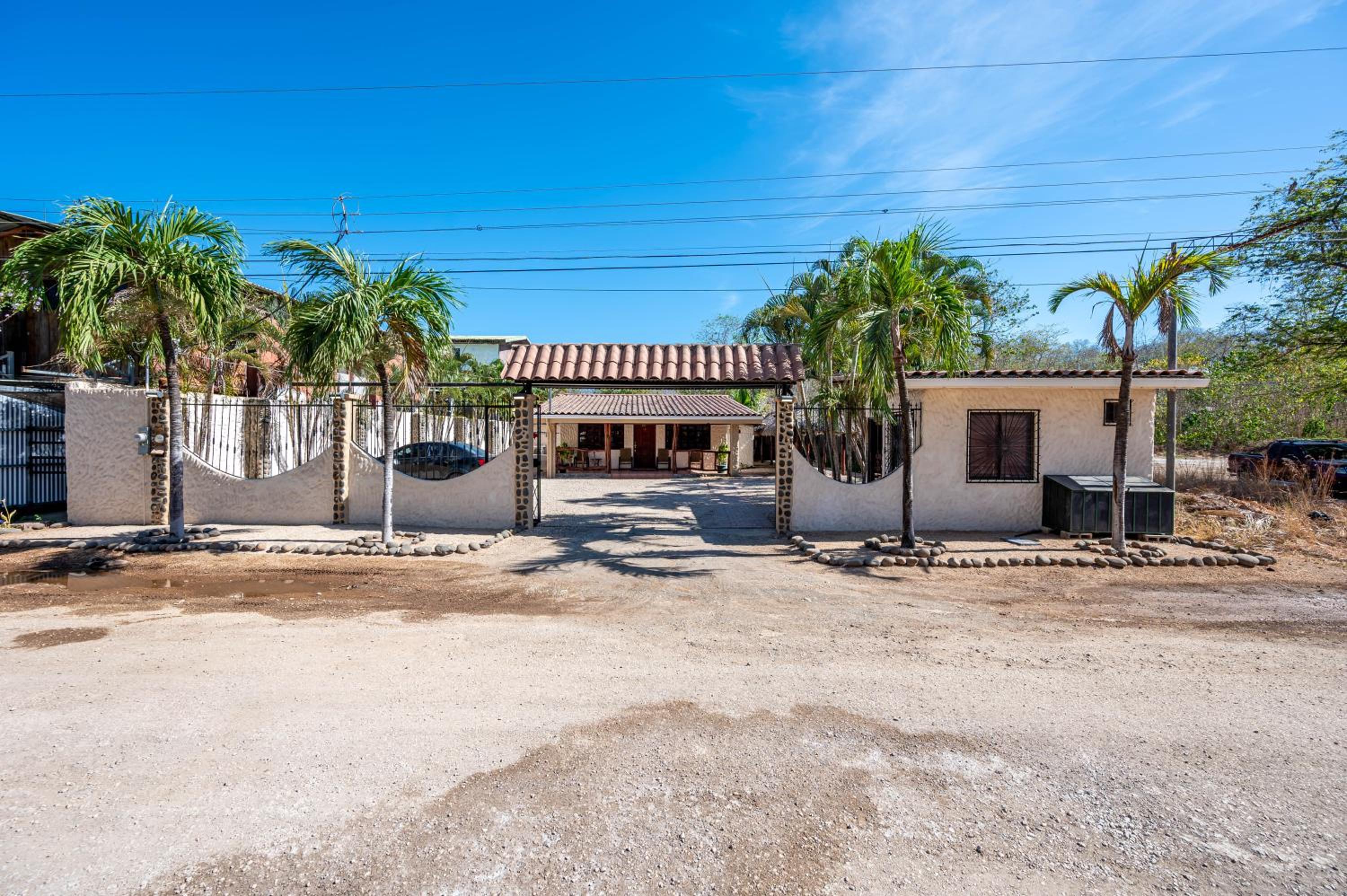 Charming Studio with Pool & Beach Access