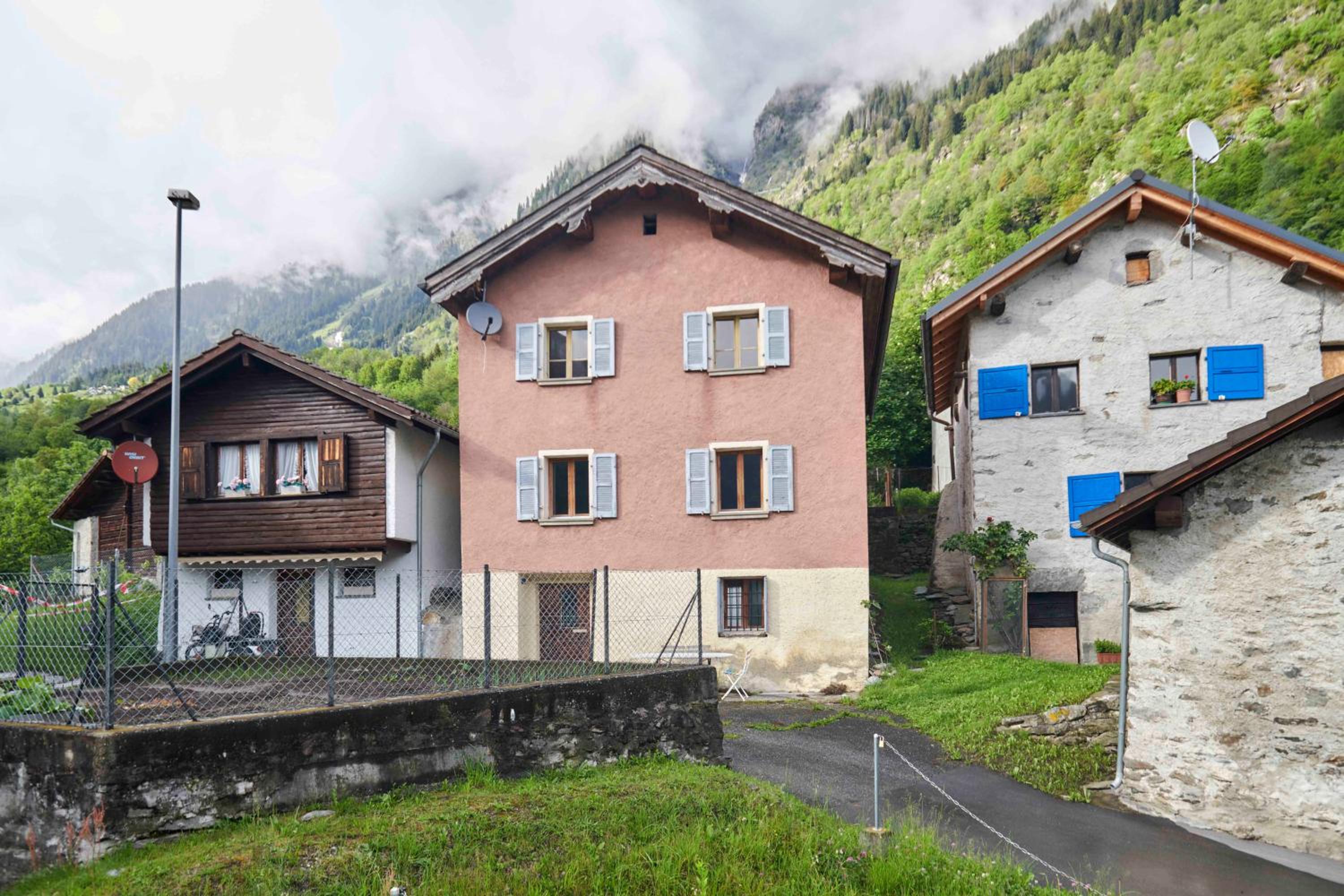 Waterfall House - retreat, swim, bike, hike and ski