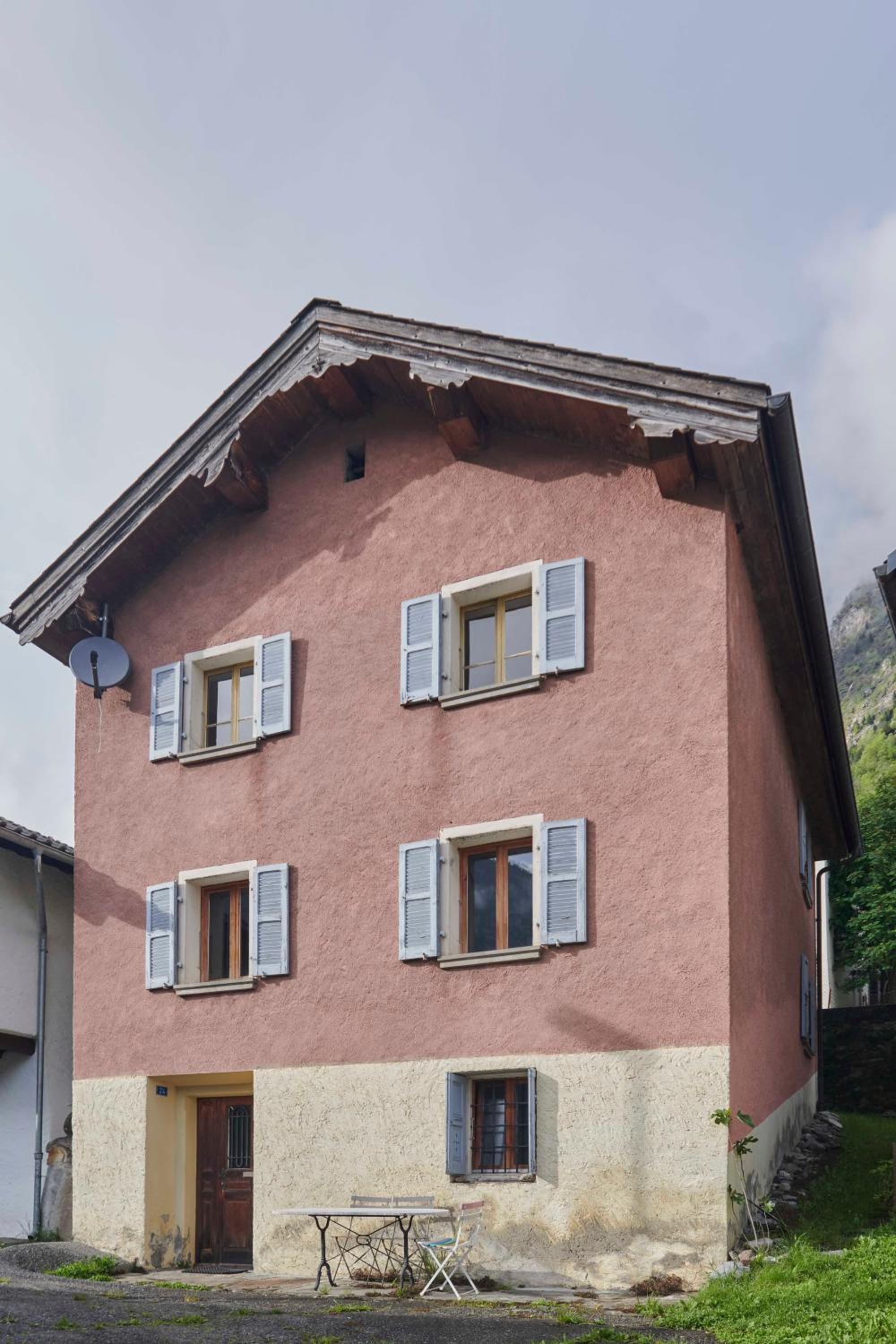 Waterfall House - retreat, swim, bike, hike and ski