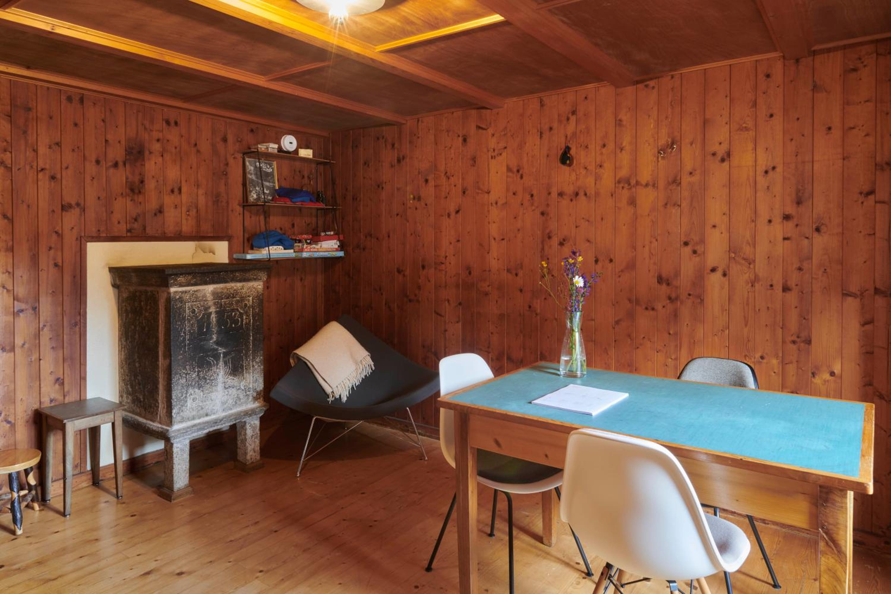 Waterfall House - retreat, swim, bike, hike and ski