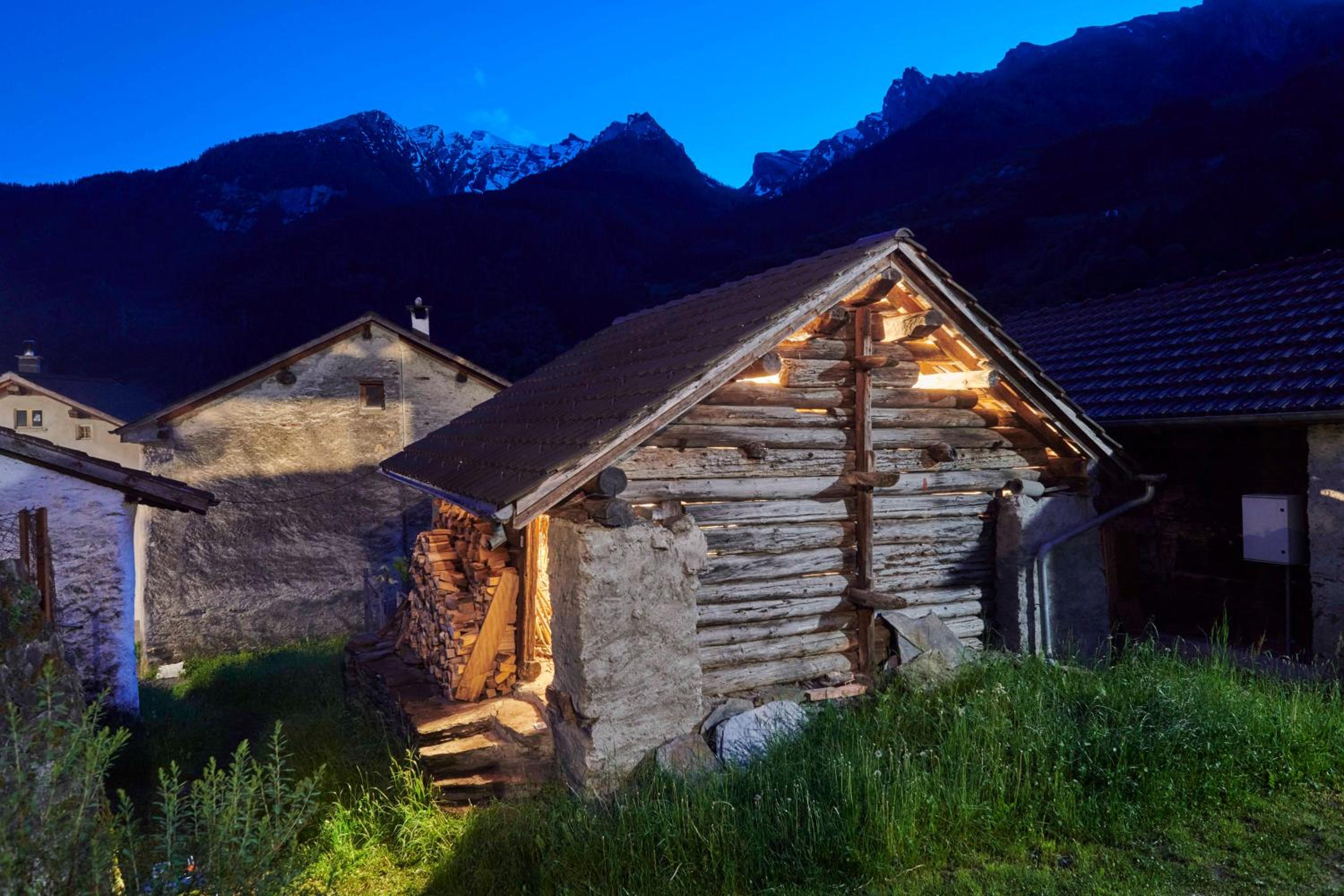Waterfall House - retreat, swim, bike, hike and ski